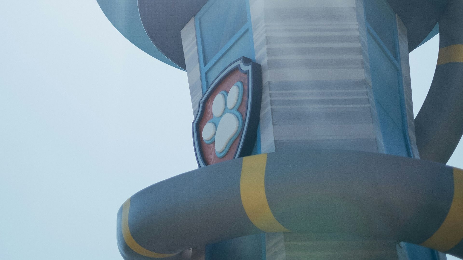 gray and blue concrete building