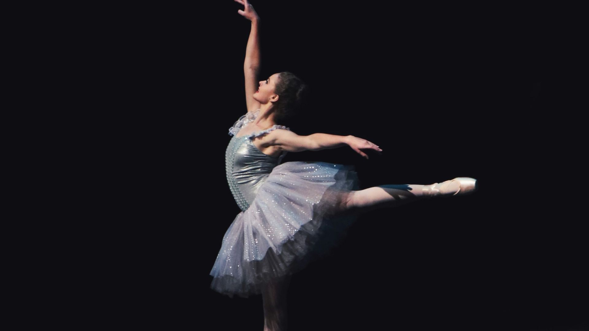 photography of dancing ballerina