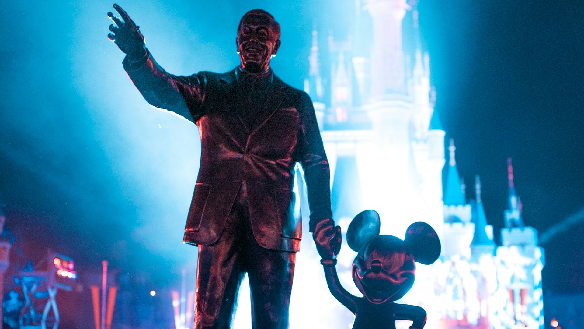 Walt Disney and Mickey Mouse statue during daytime