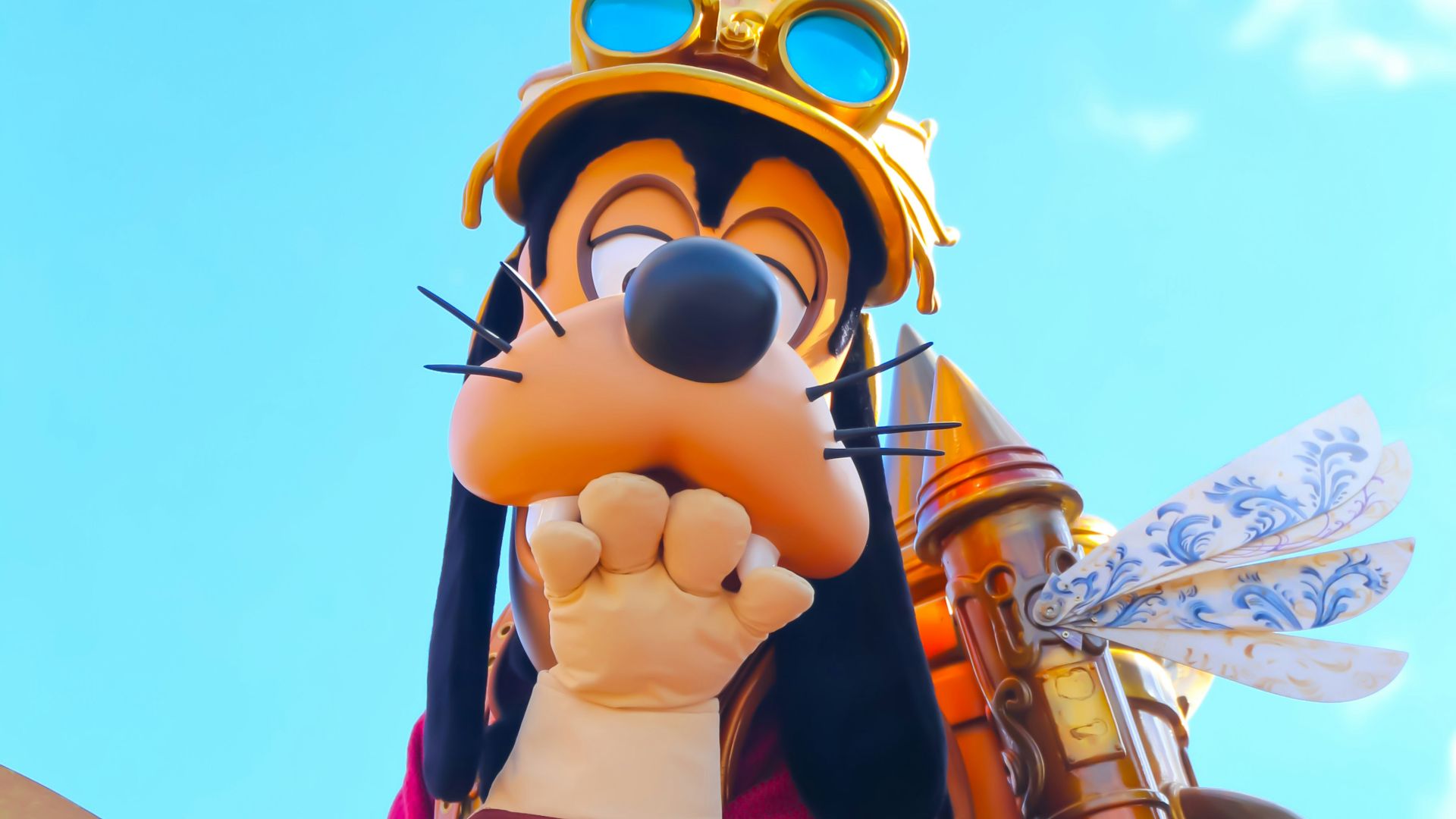 yellow and brown robot with wings