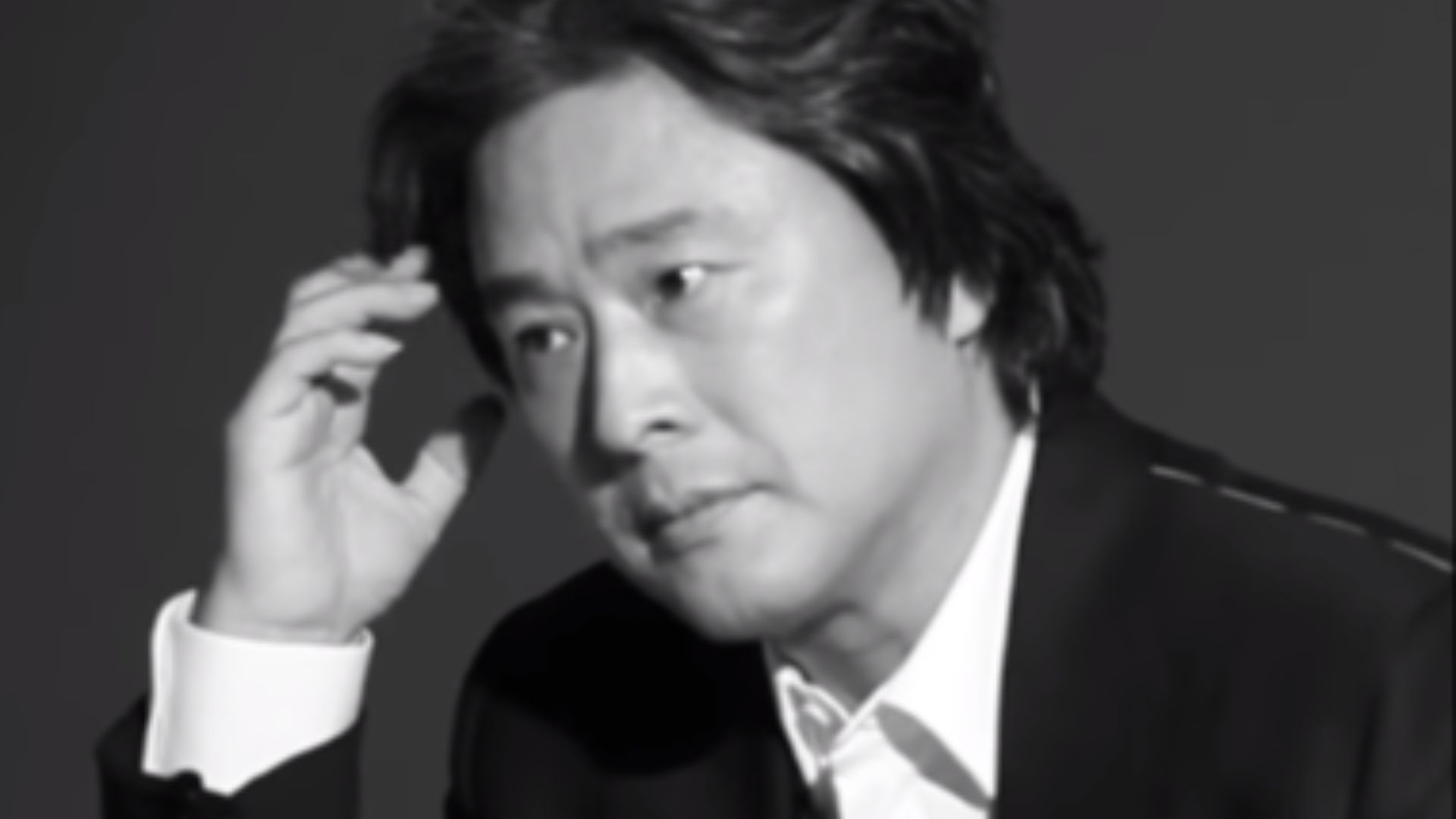 File:Marie Claire Korea 임권택과 10인의 감독들 박찬욱.png