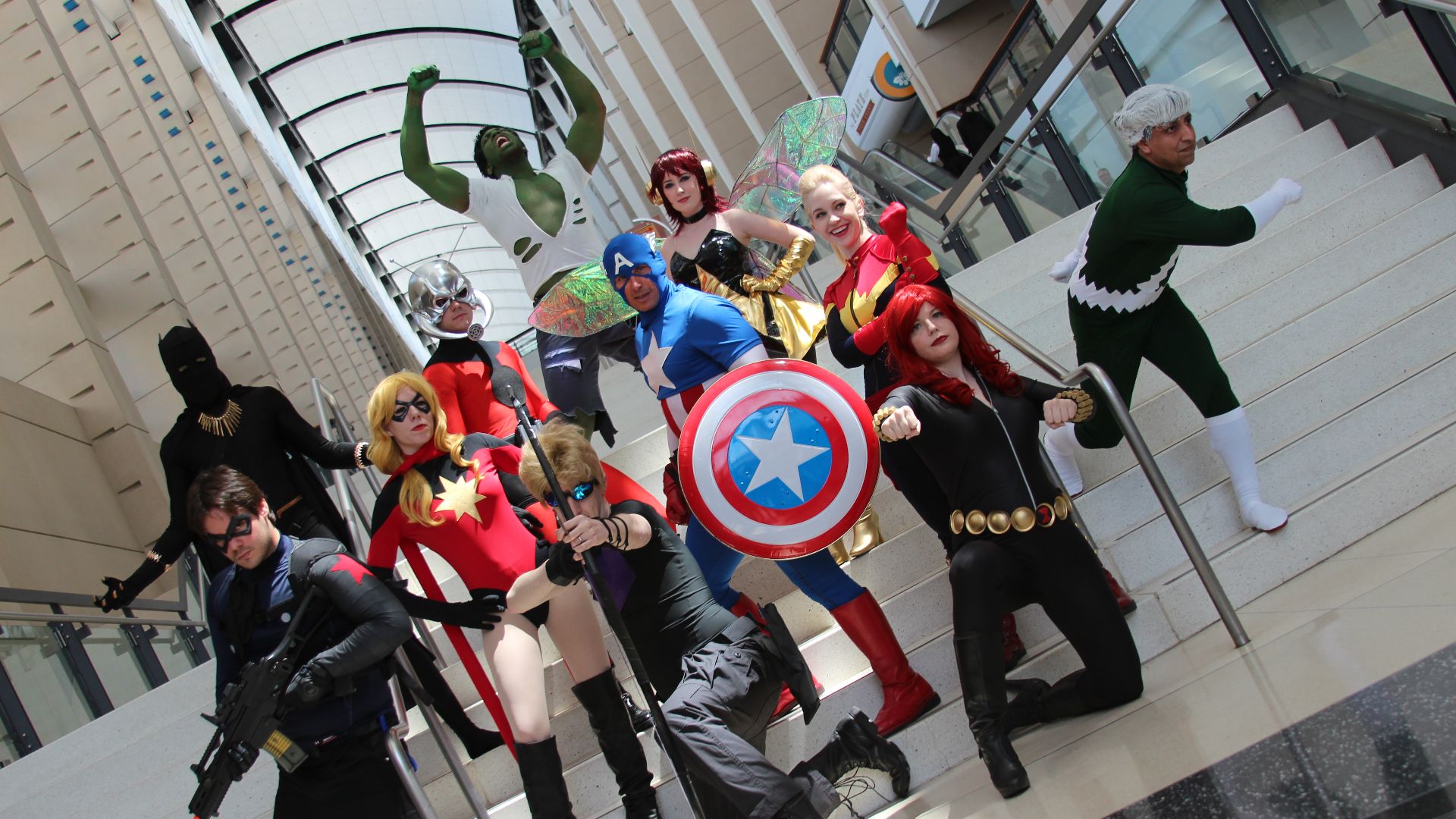 File:C2E2 2013 - Avengers (8684301574).jpg