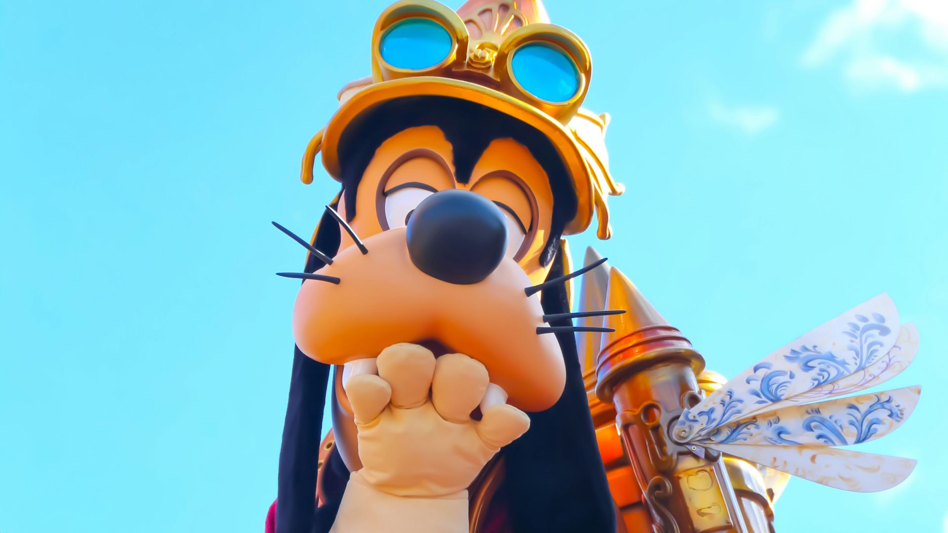 yellow and brown robot with wings