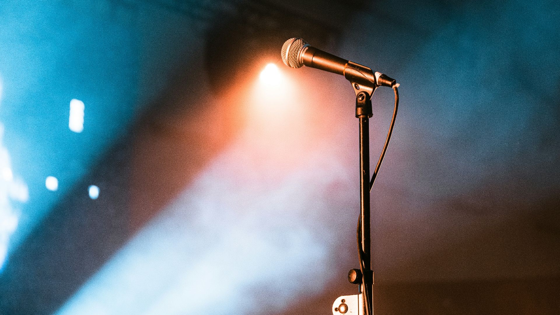 black and silver microphone on stand