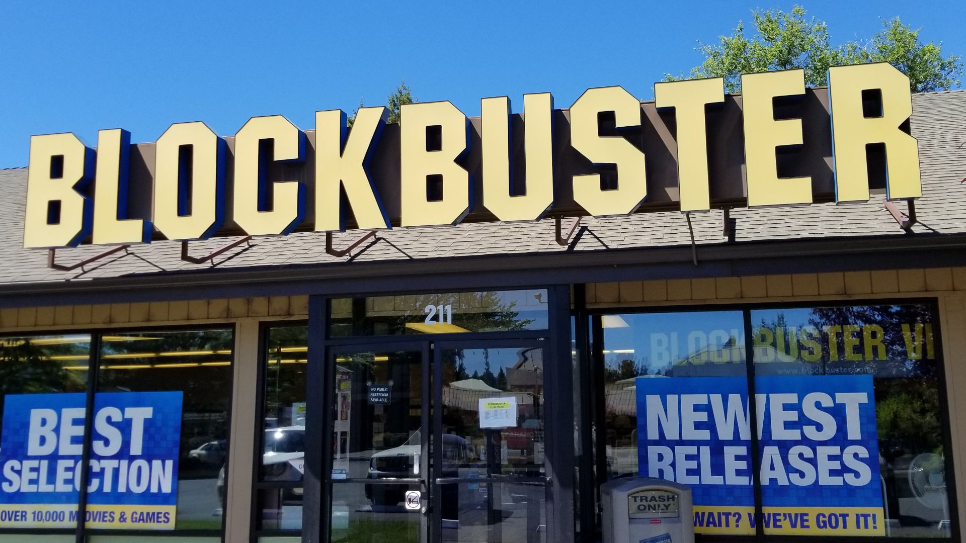 File:Exterior of last Blockbuster Video.jpg