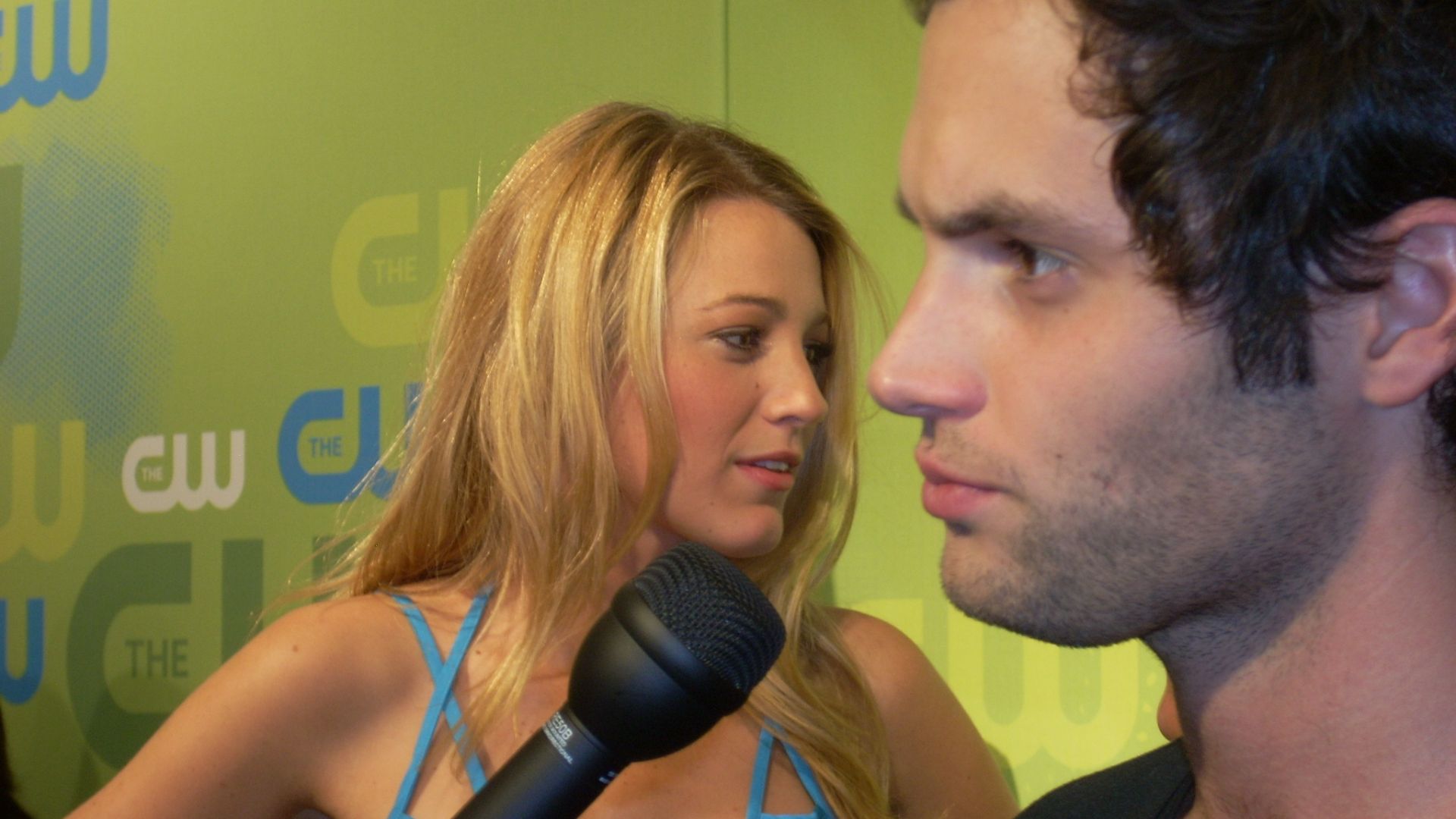 File:Blake Lively and Penn Badgley @ CW Upfront Presentation.jpg