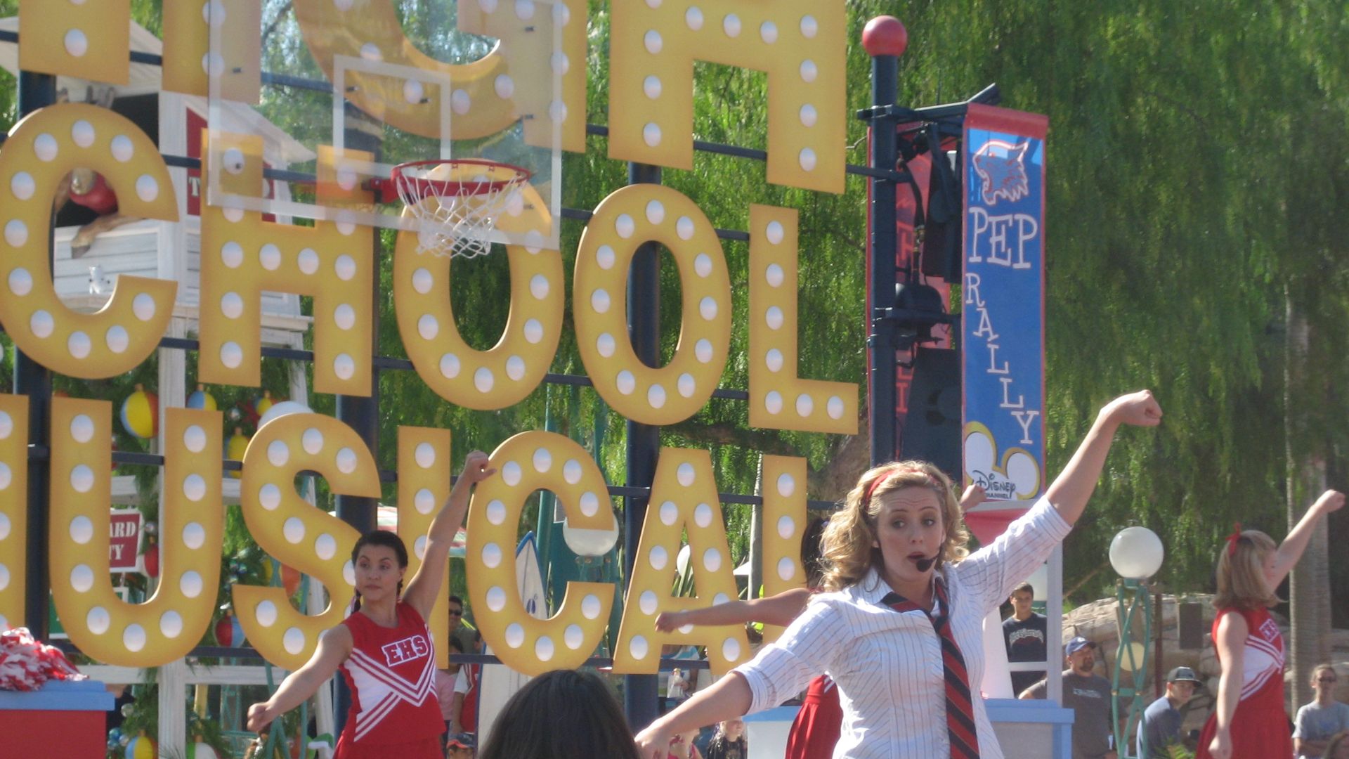 File:HighSchoolMusical parade.jpg