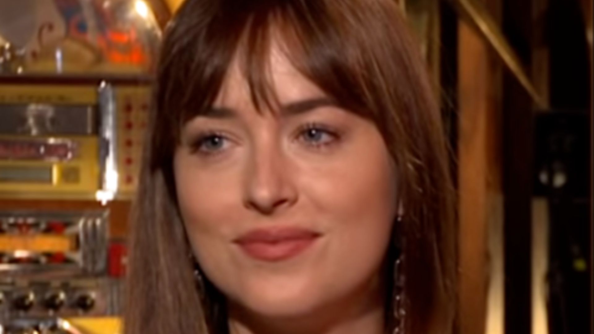 File:Dakota Johnson 2018 (crop).png