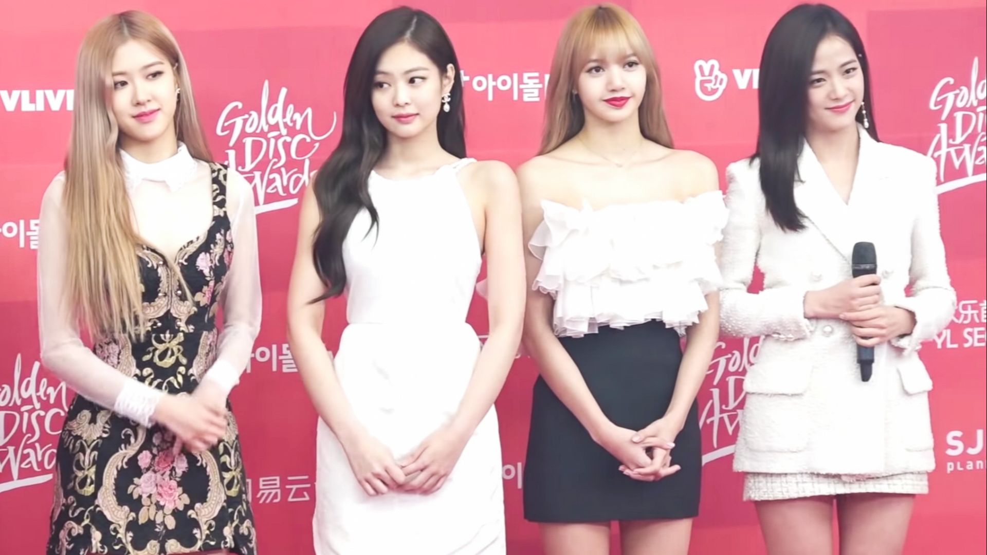 File:20190106 (NEWSEN) 블랙핑크 (BLACKPINK), 수줍은 많은 소녀지만 돋보이는 아름다운 미모 (Golden Disc Awards 2019) (2).jpg