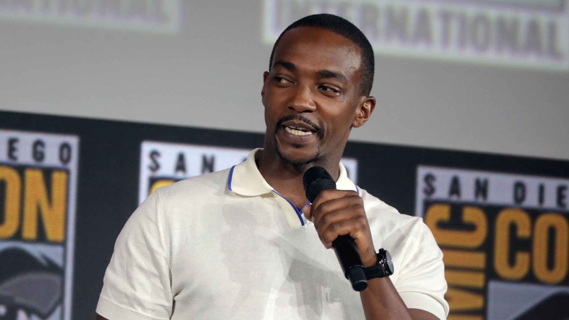 File:Anthony Mackie (48469318202).jpg