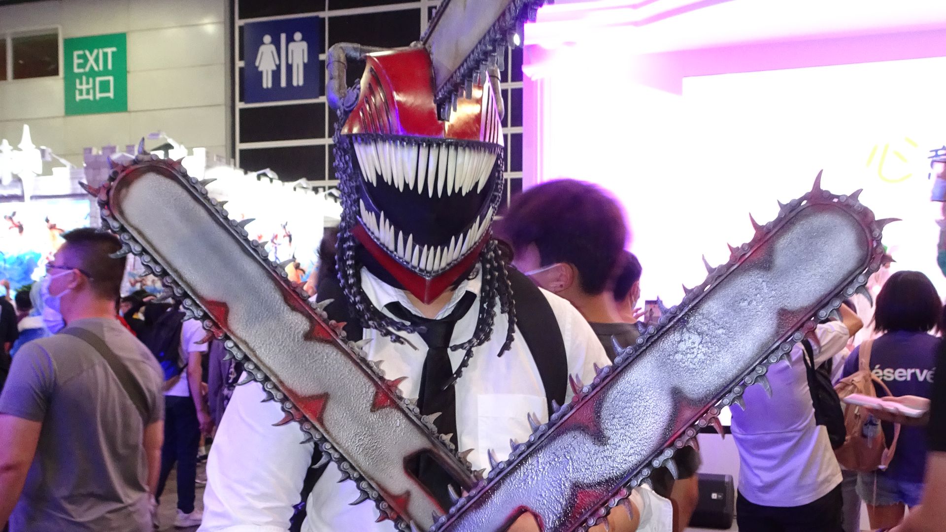 File:Cosplayer of Chainsaw Man at ACGHK 2022 - D2T1701.jpg