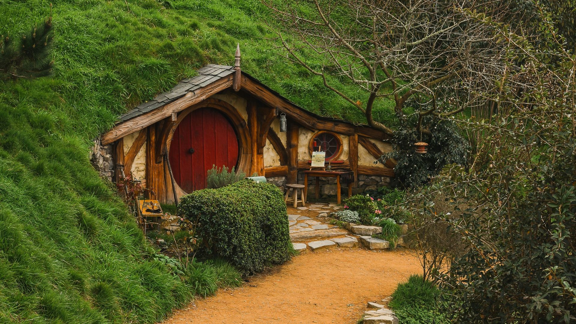brown wooden house near green trees during daytime