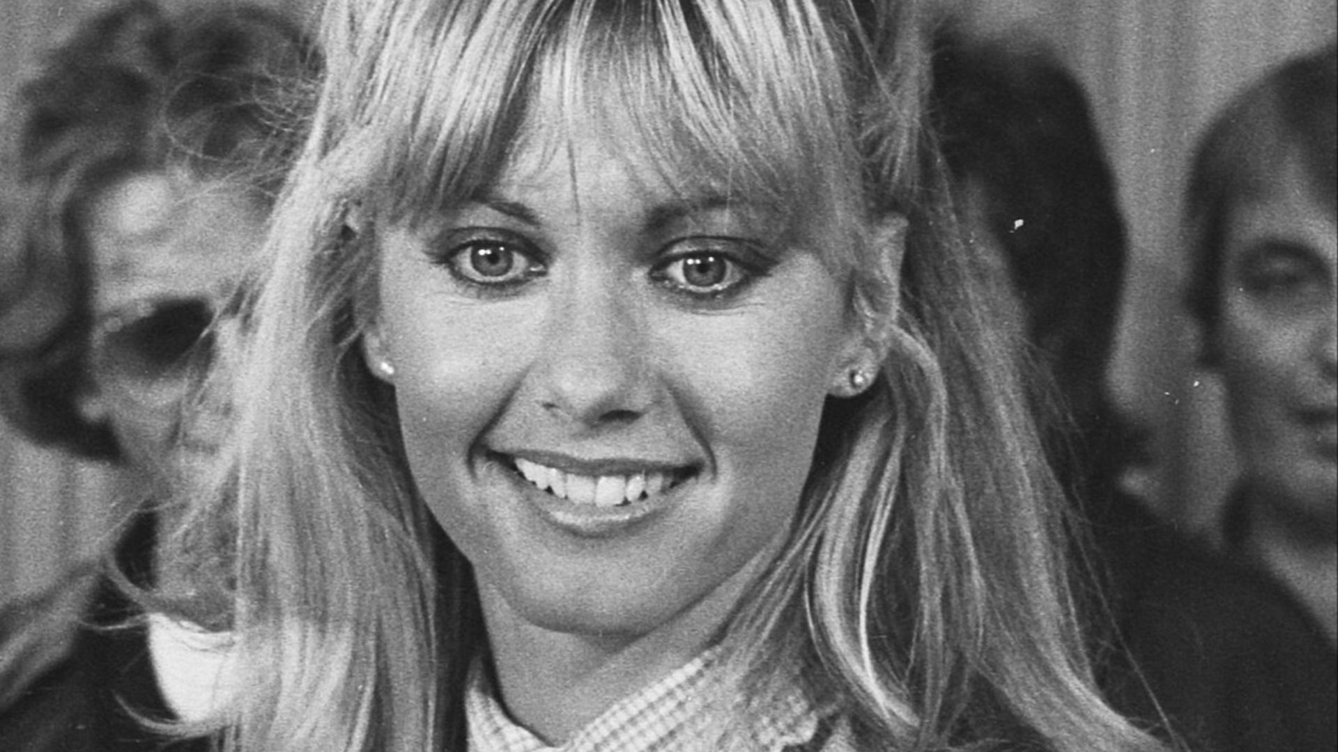 File:Aankomst zangeres Olivia Newton John op Schiphol Olivia Newton John in de persk, Bestanddeelnr 930-0132 (cropped).jpg