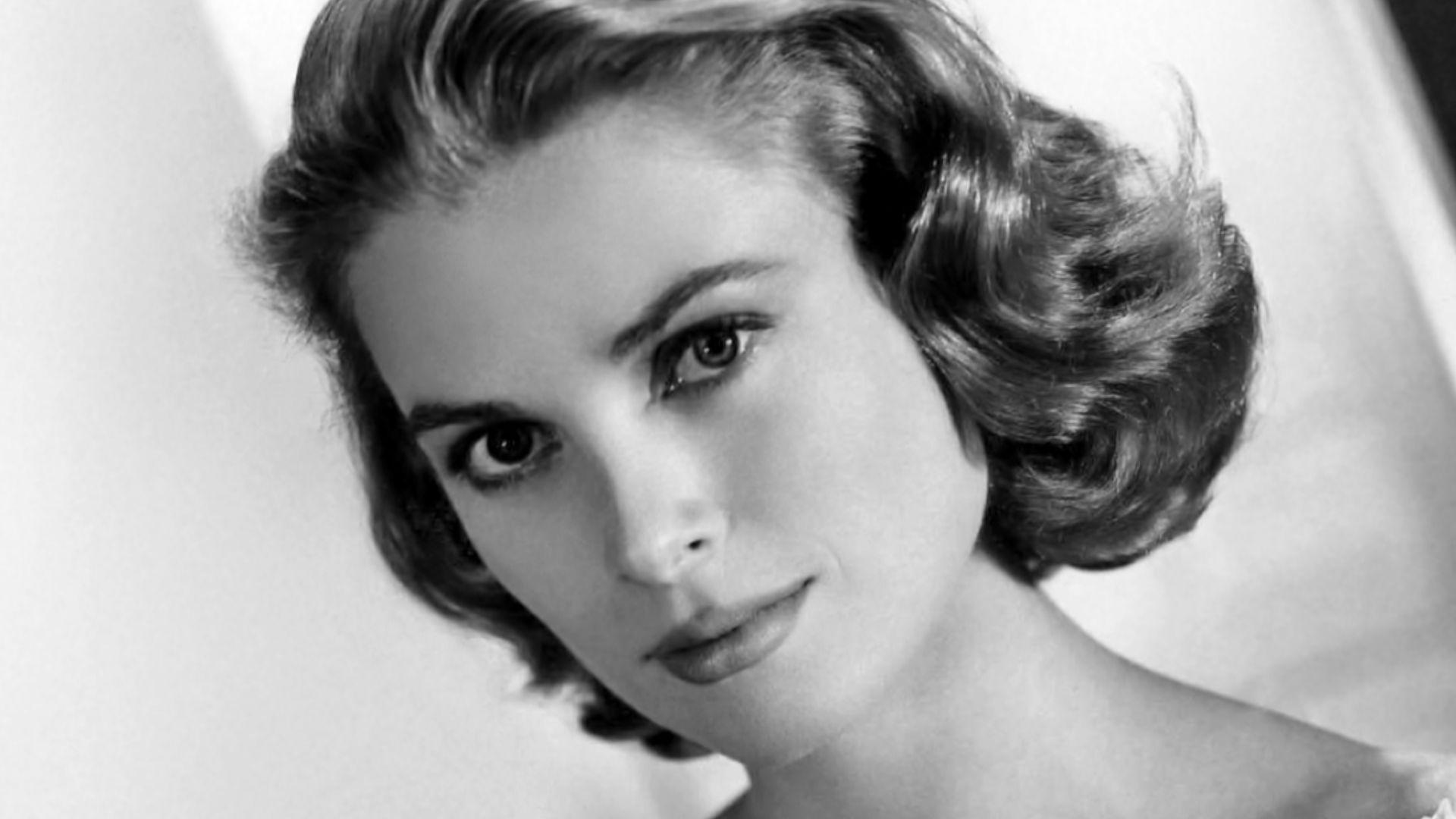 File:Grace Kelly MGM photo.jpg