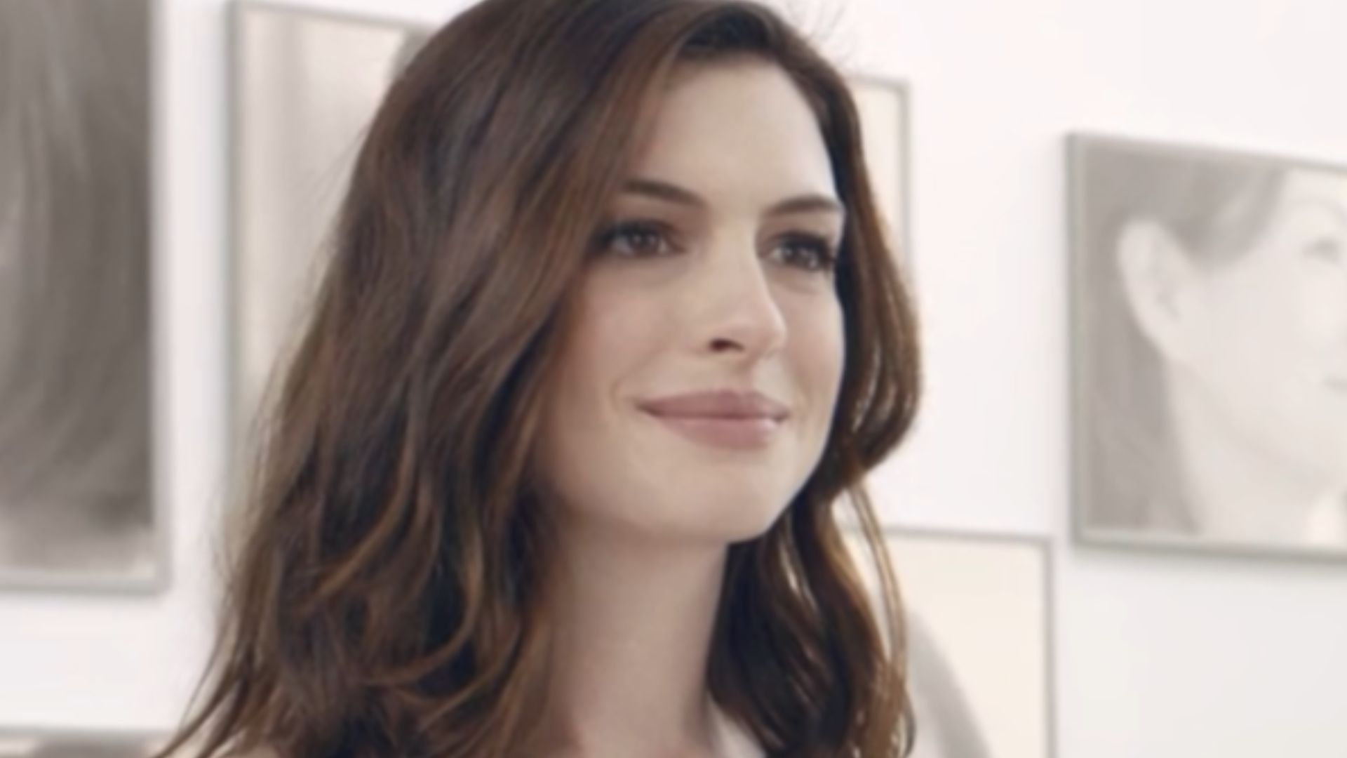 File:Anne Hathaway for AHC.png