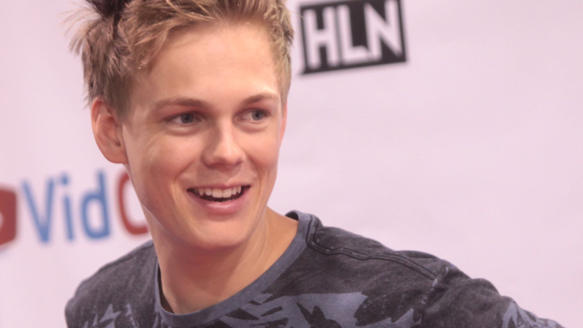 File:Caspar Lee by Gage Skidmore.jpg