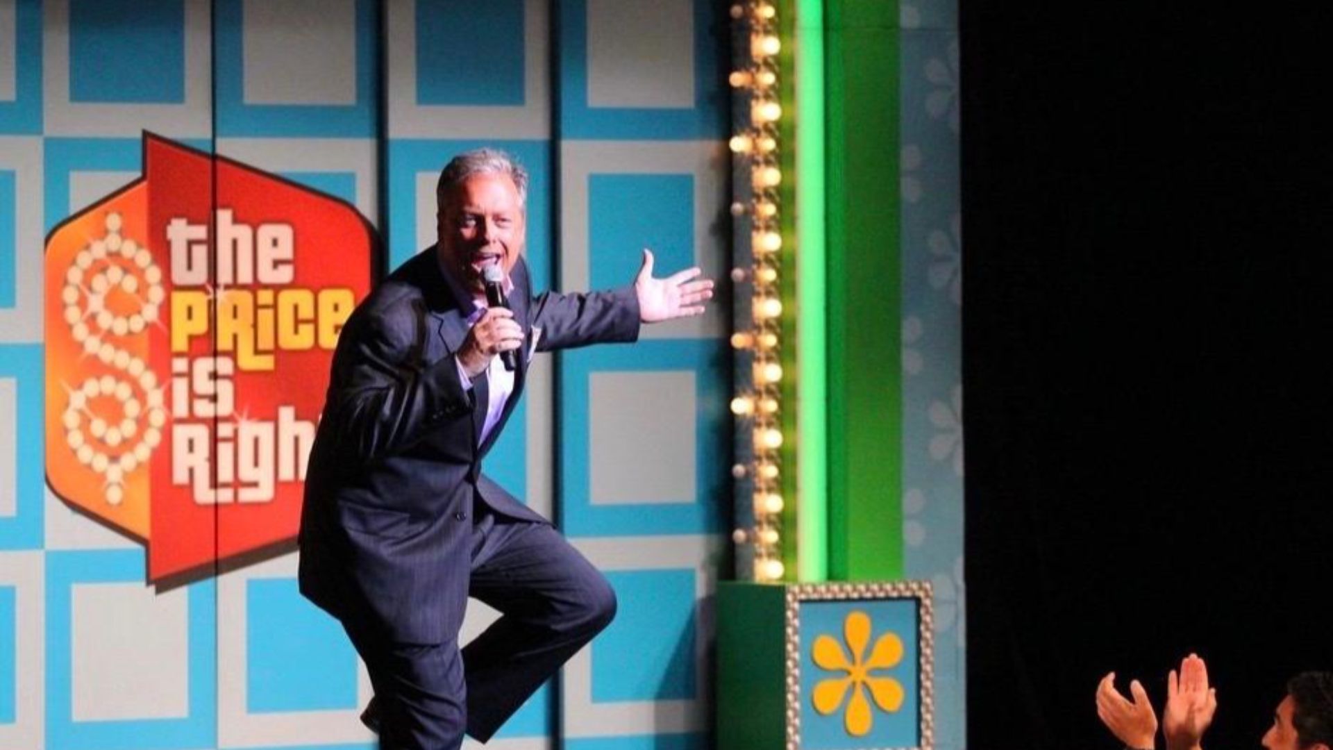 File:Todd Newton hosts The Price Is Right Live in Miami, FL. 2019.jpg