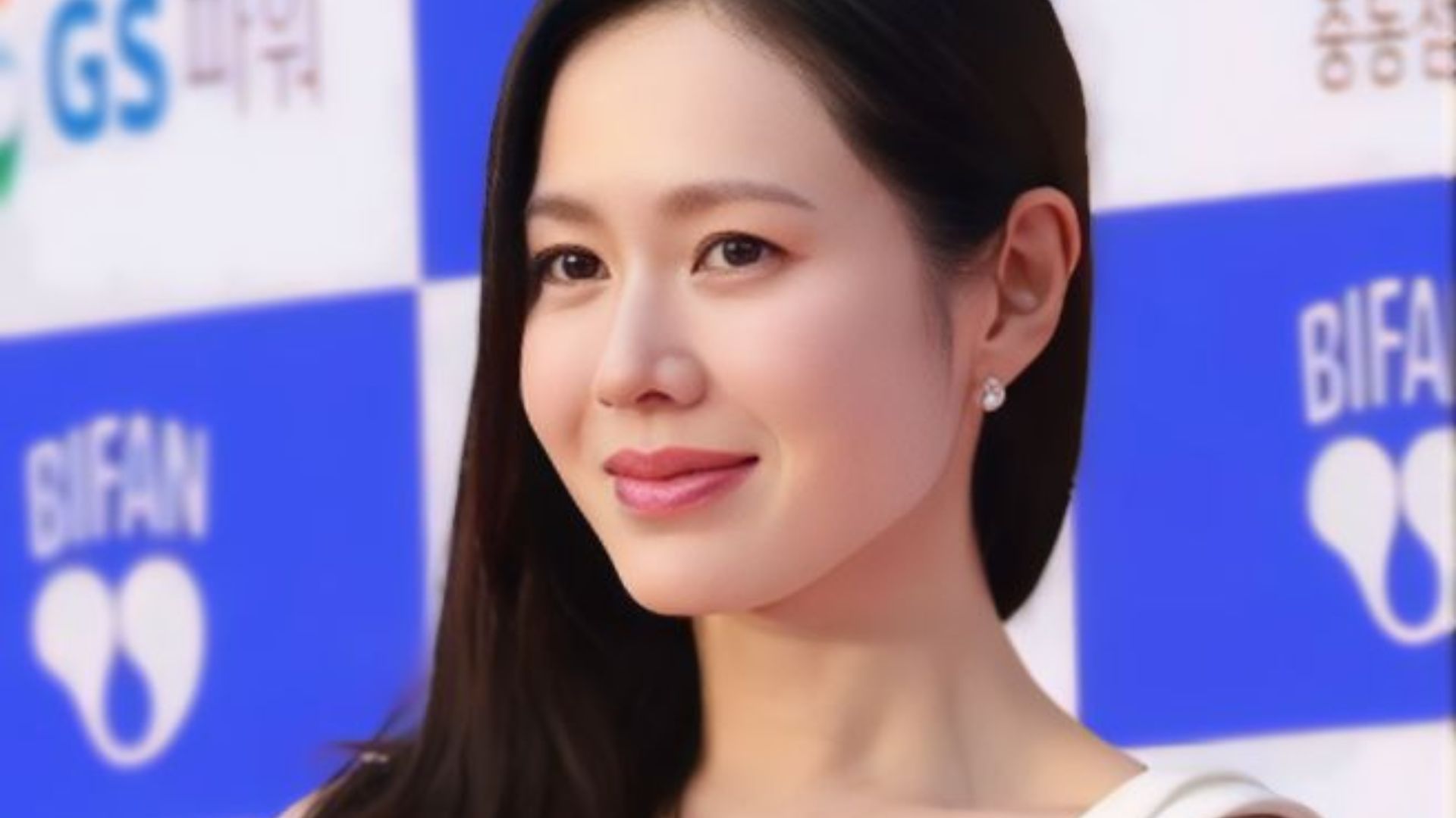 File:Son Ye-jin 손예진 2024 02.jpg