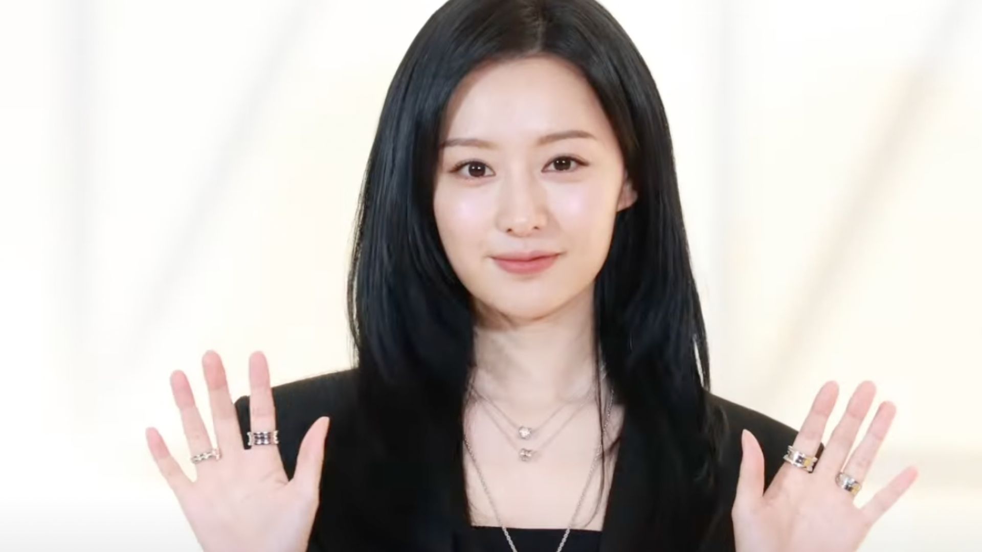 File:Kim Jiwon Bulgari Photocall.png