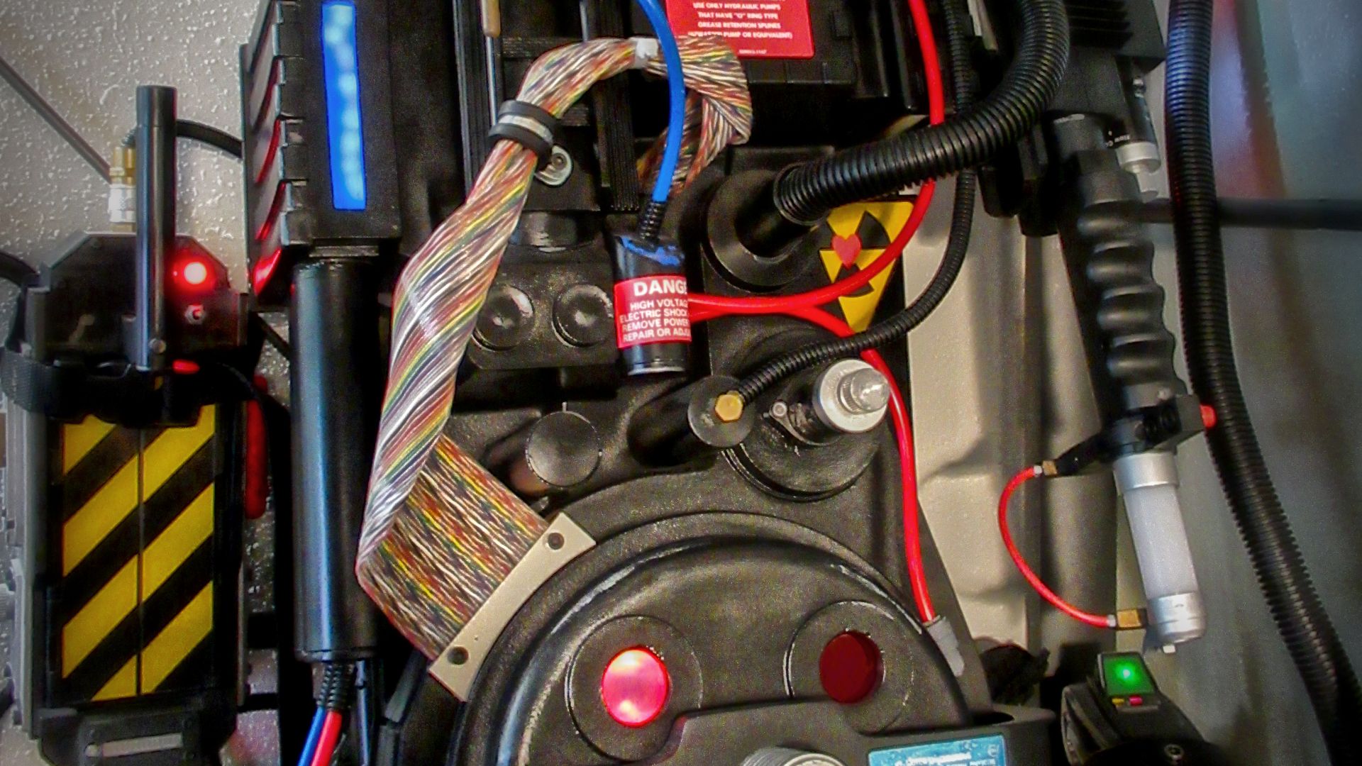 File:Ghostbusters fan prop replicas.jpg