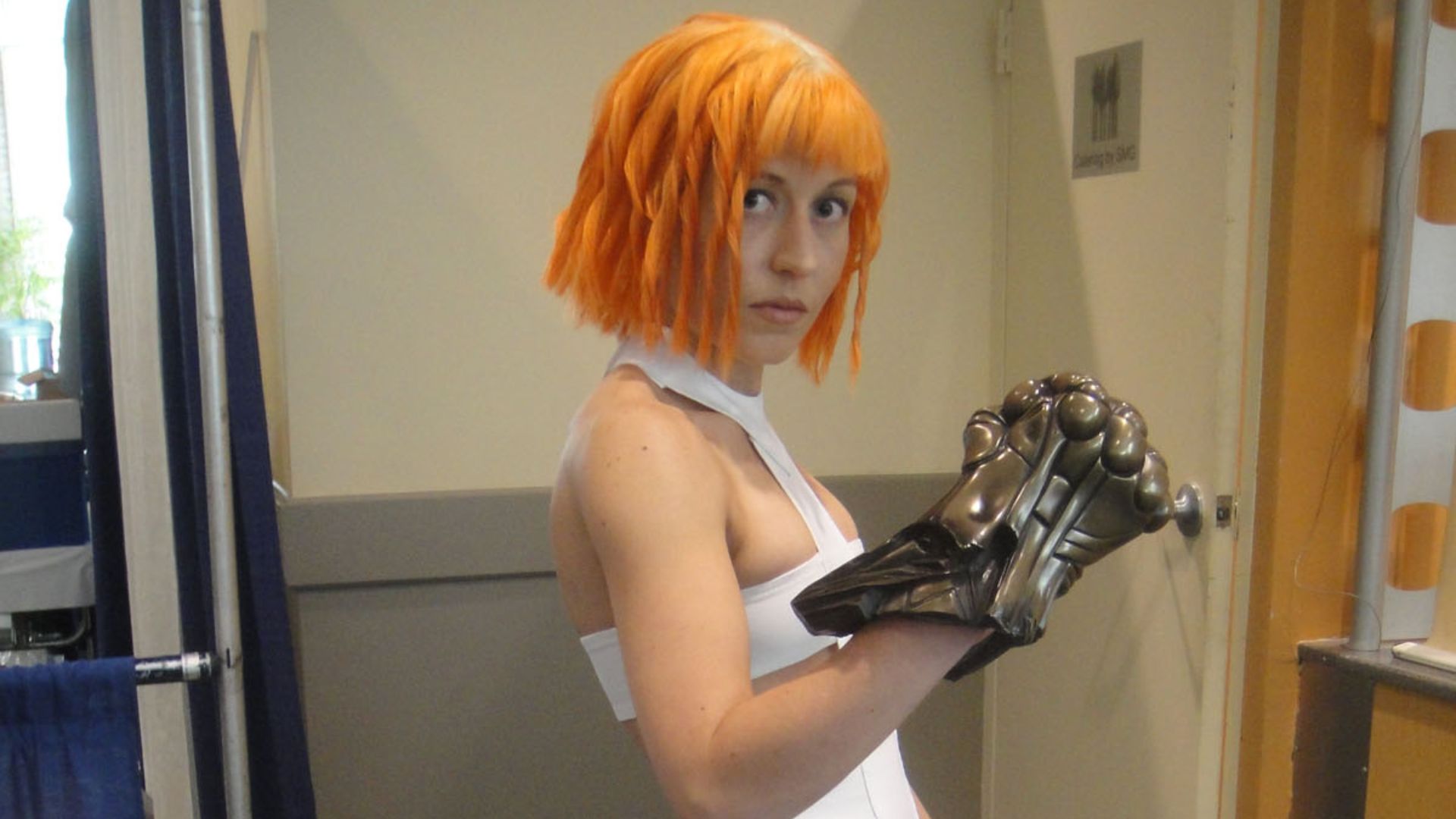File:Long Beach Comic Expo 2012 - Leeloo from the Fifth Element (7186645742).jpg