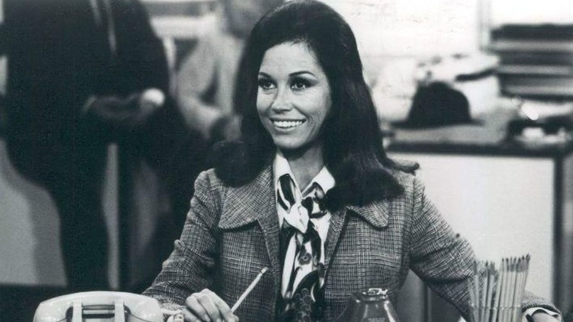 File:Scene 1 from the Mary Tyler Moore Show 1977.jpg