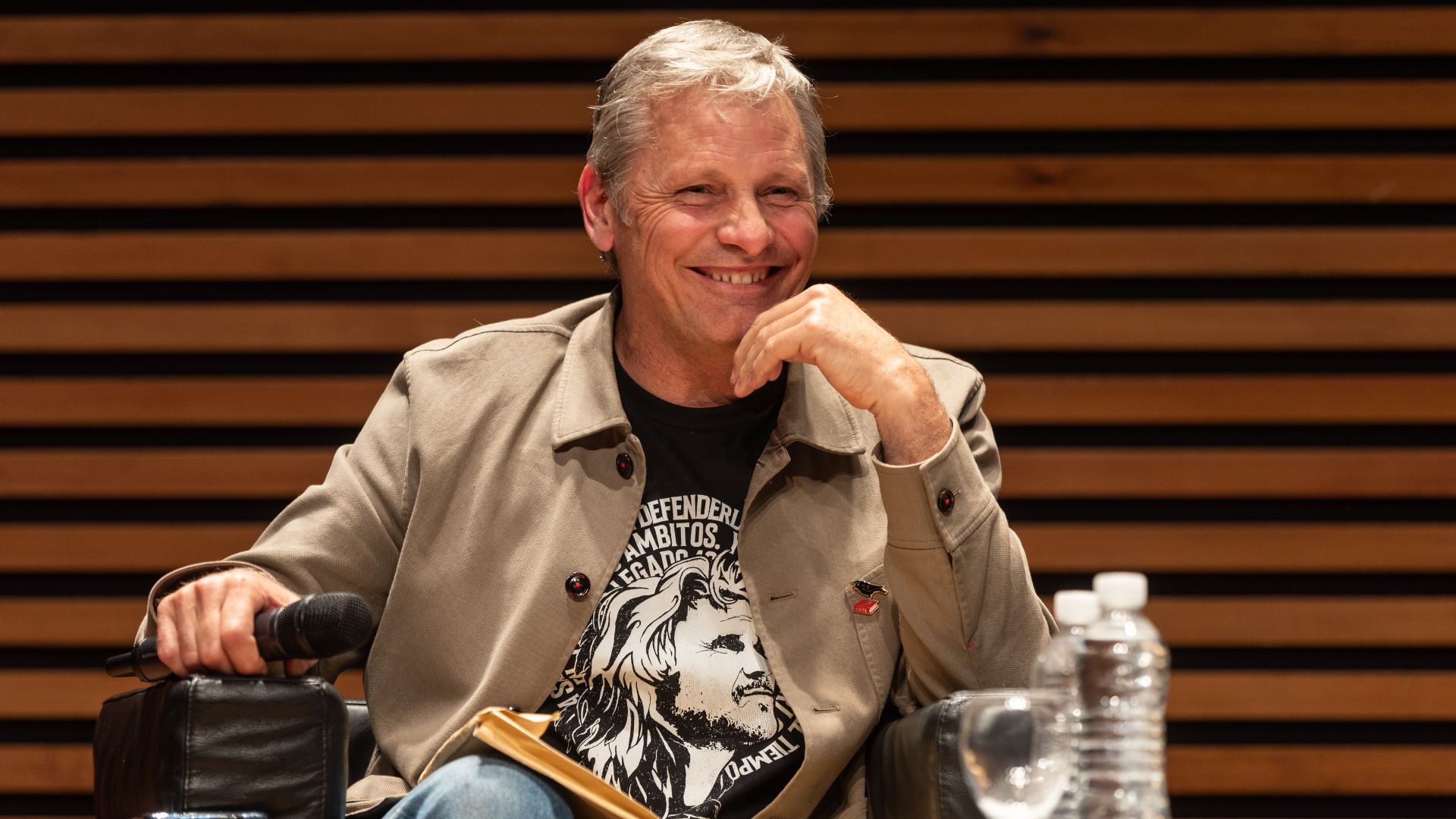 File:Viggo Mortensen en la presentación de su libro Ramas para un nido.jpg