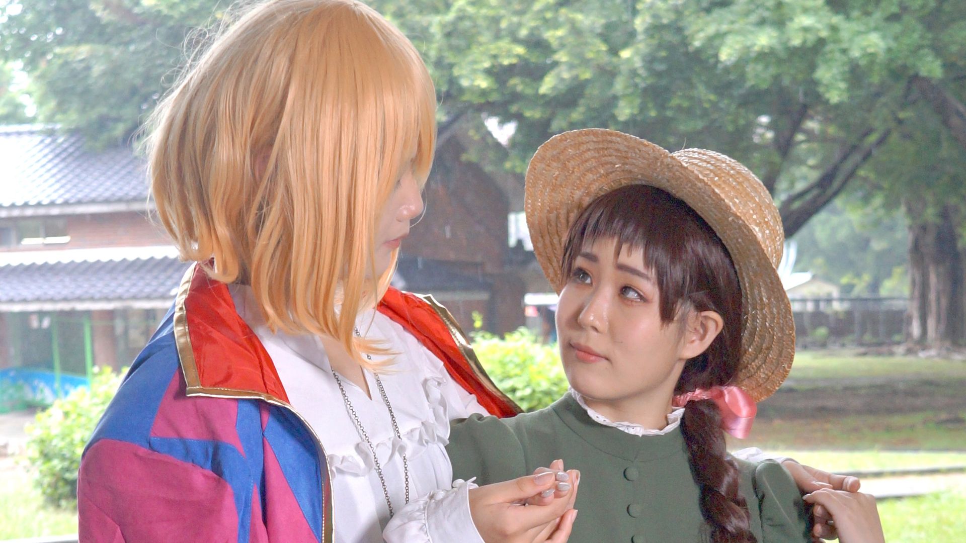 File:Foliage and Ko YuFang as Howl and Sophie standing 20230611a.jpg