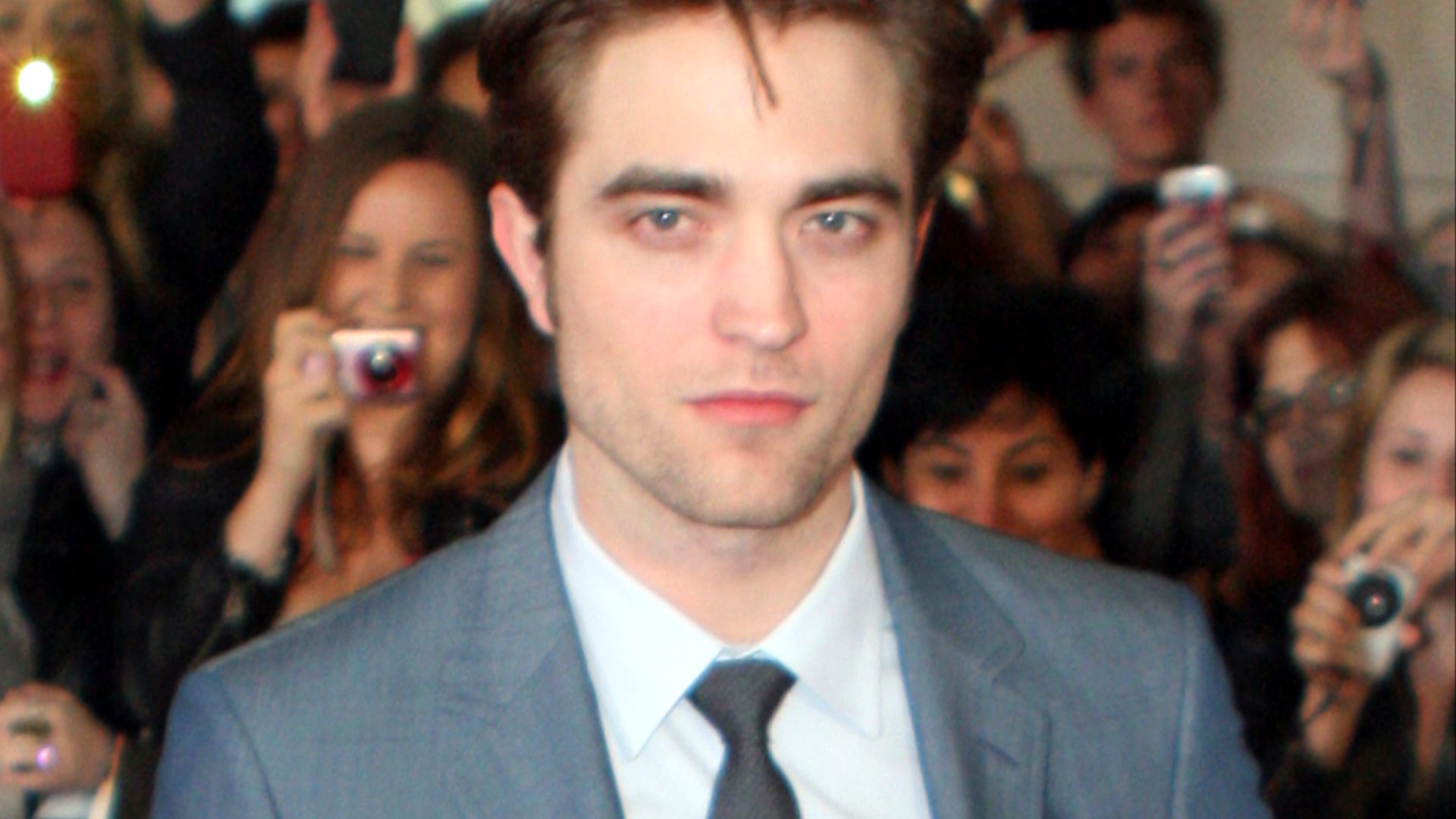 File:Robert Pattinson 2011.jpg