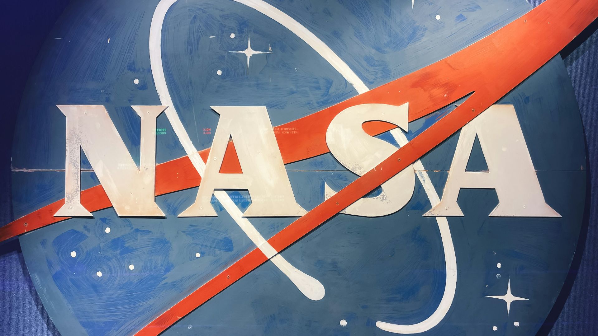 a nasa sign with the word nasa painted on it