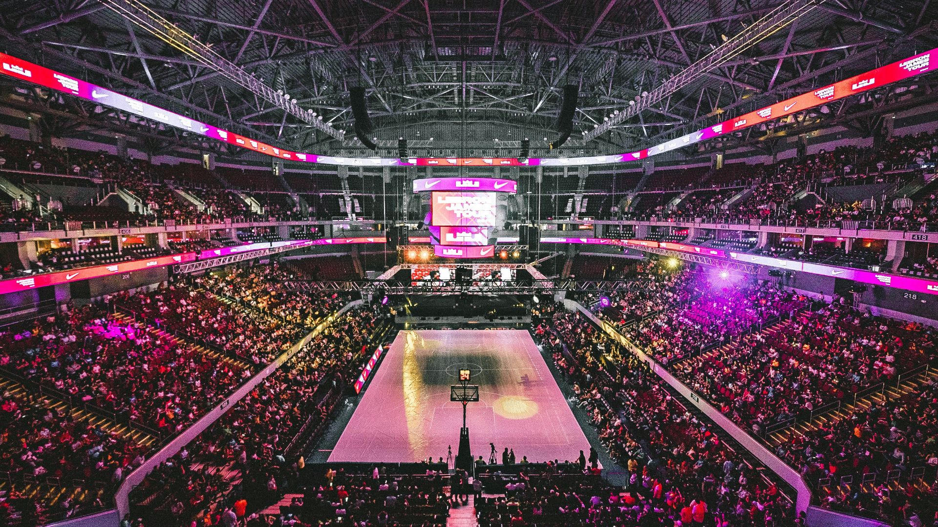 people inside the basketball court