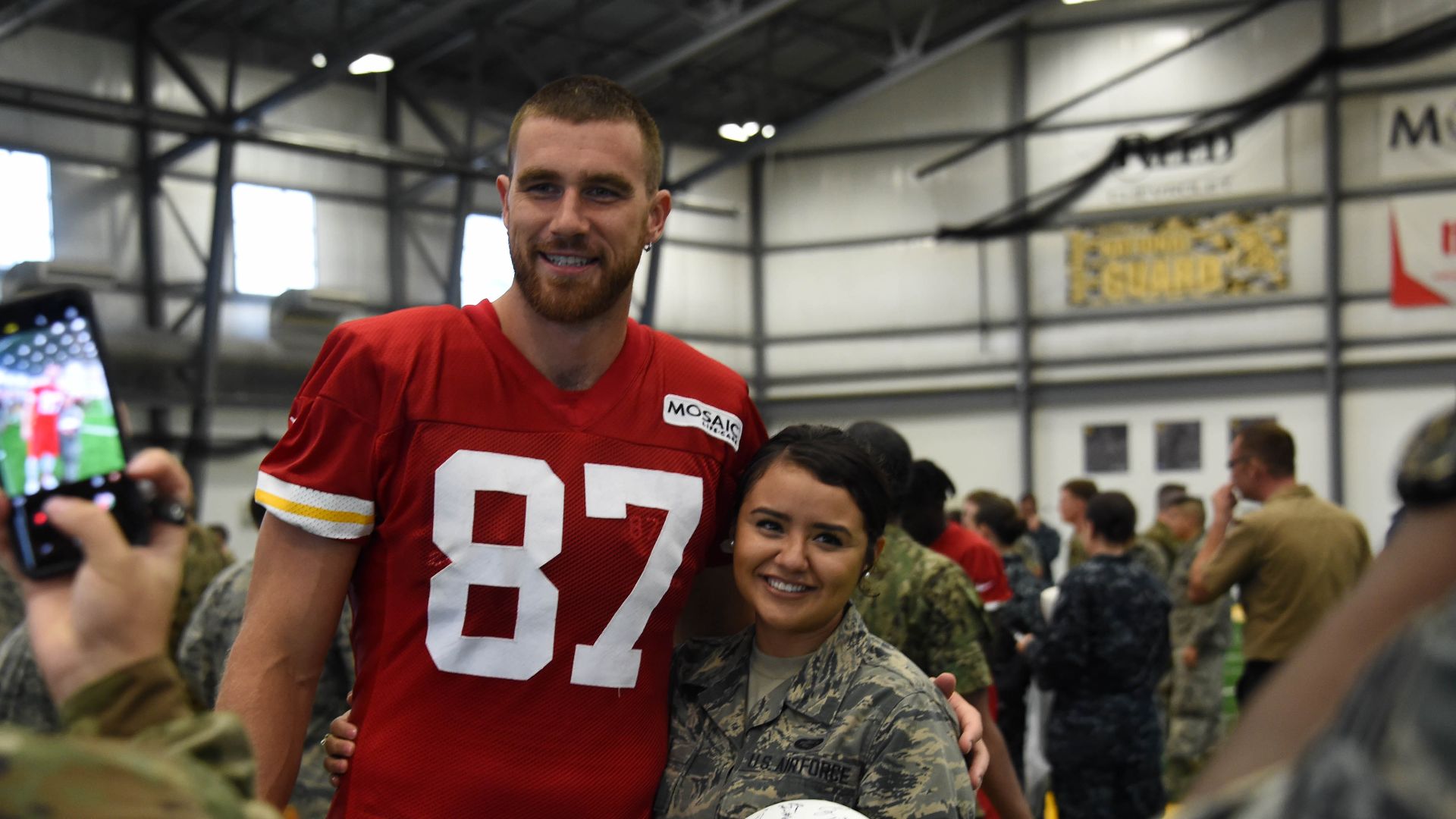 File:Travis kelce 2017 training camp.jpg