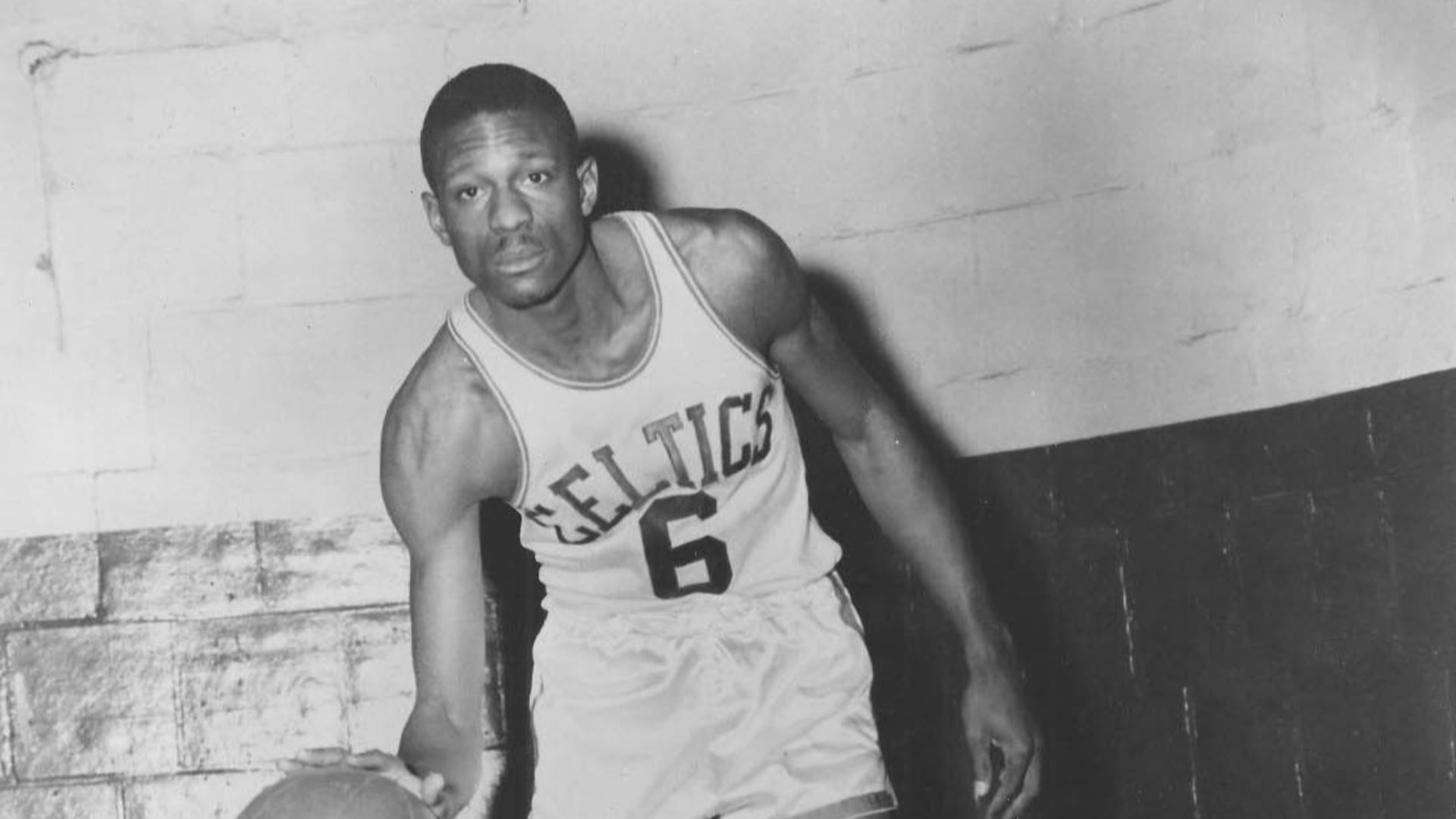 File:Bill russell dribbling.jpg