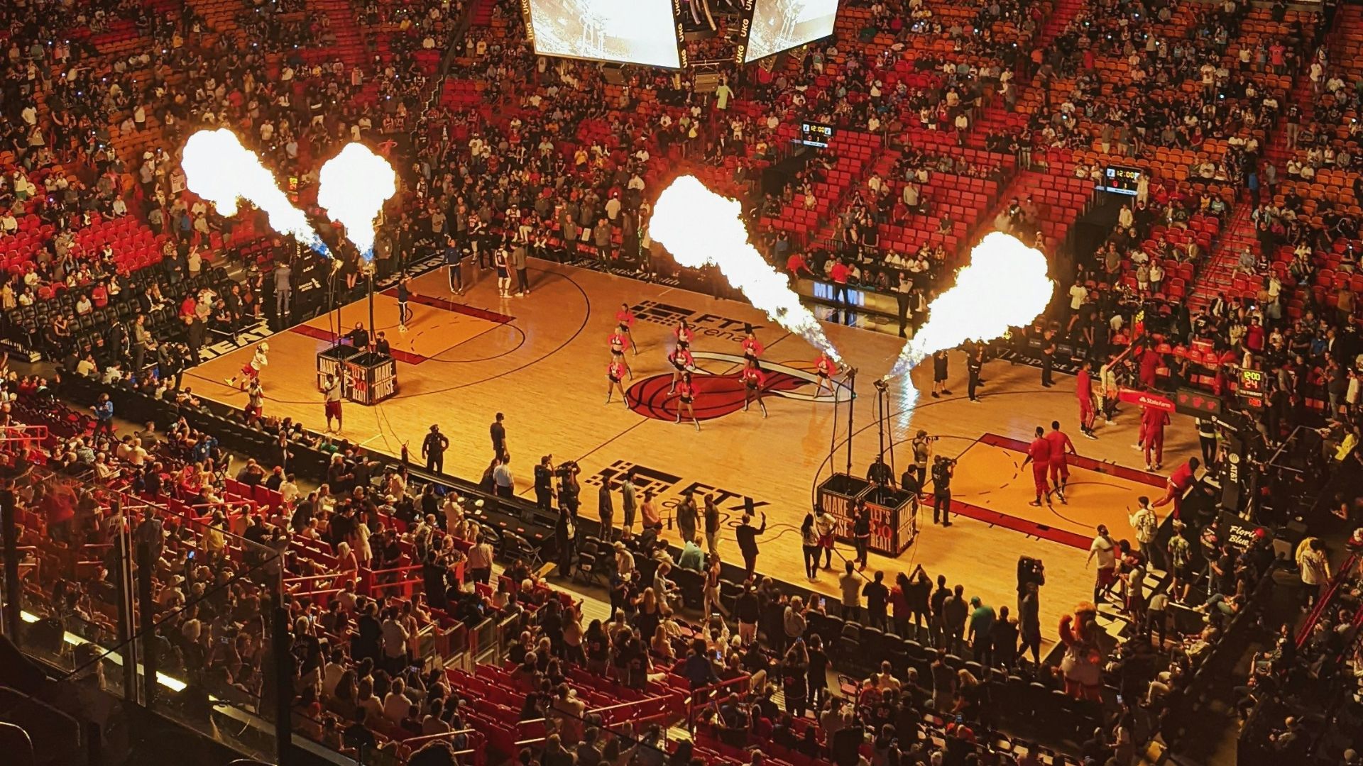 a basketball court filled with lots of people