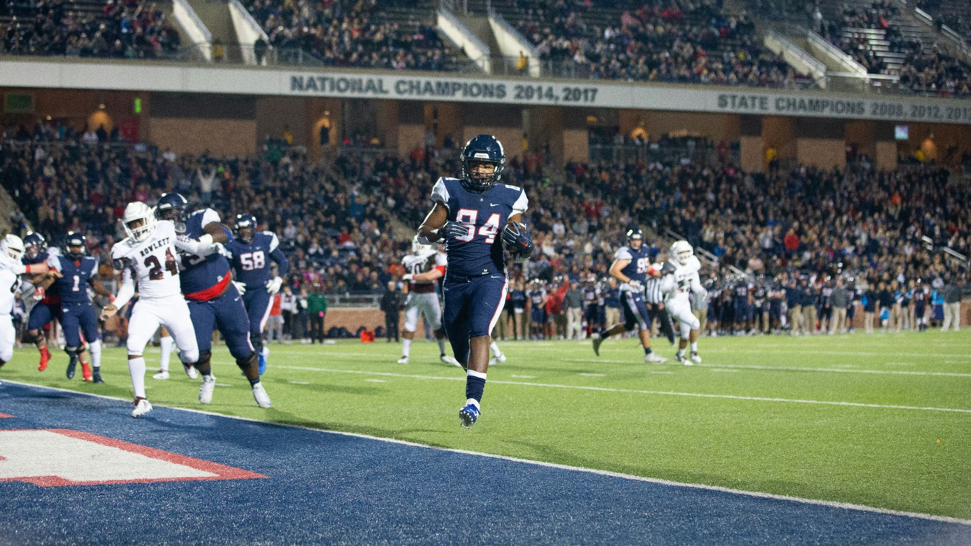 football players on field during daytime