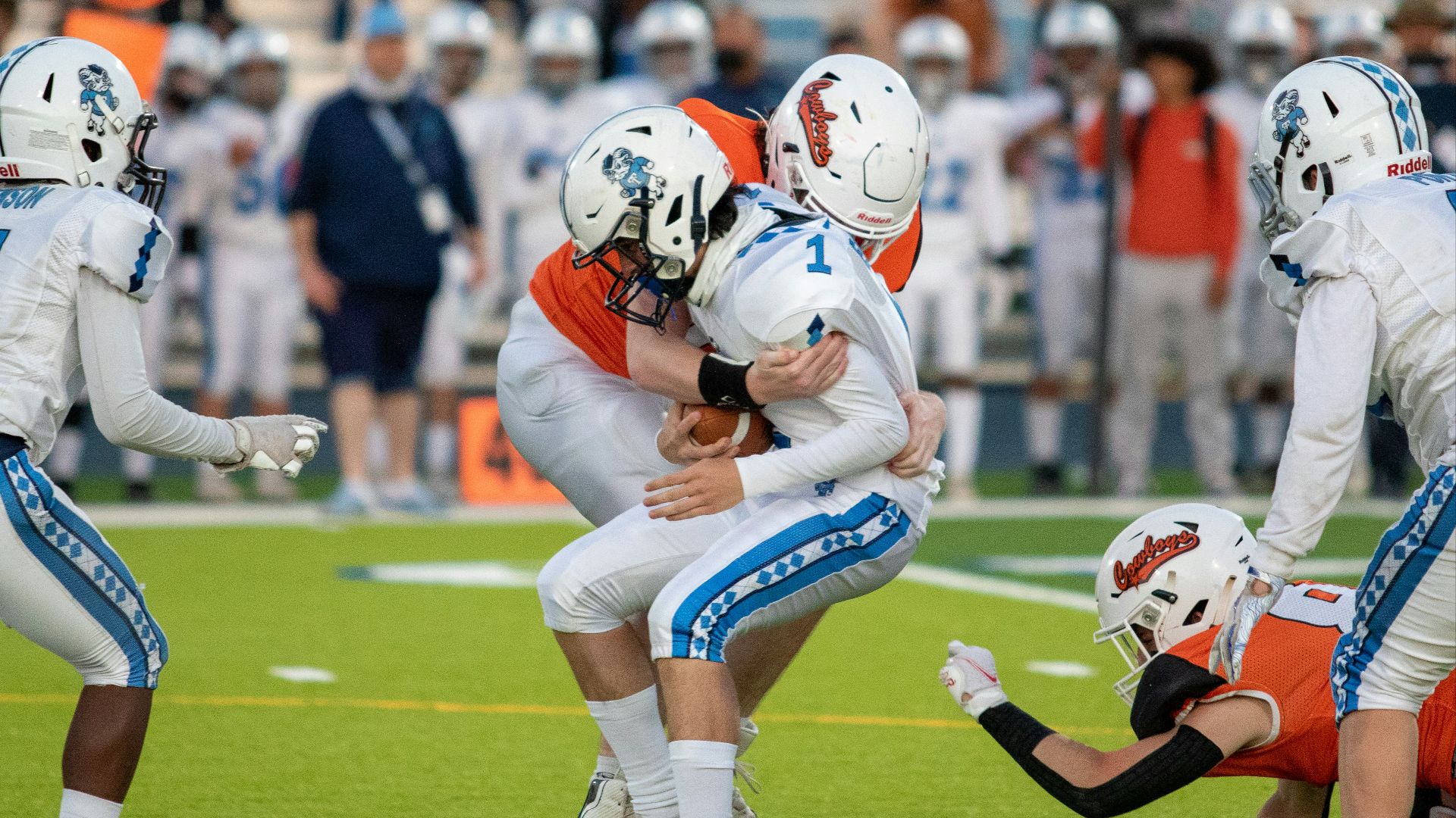 football players on field during daytime