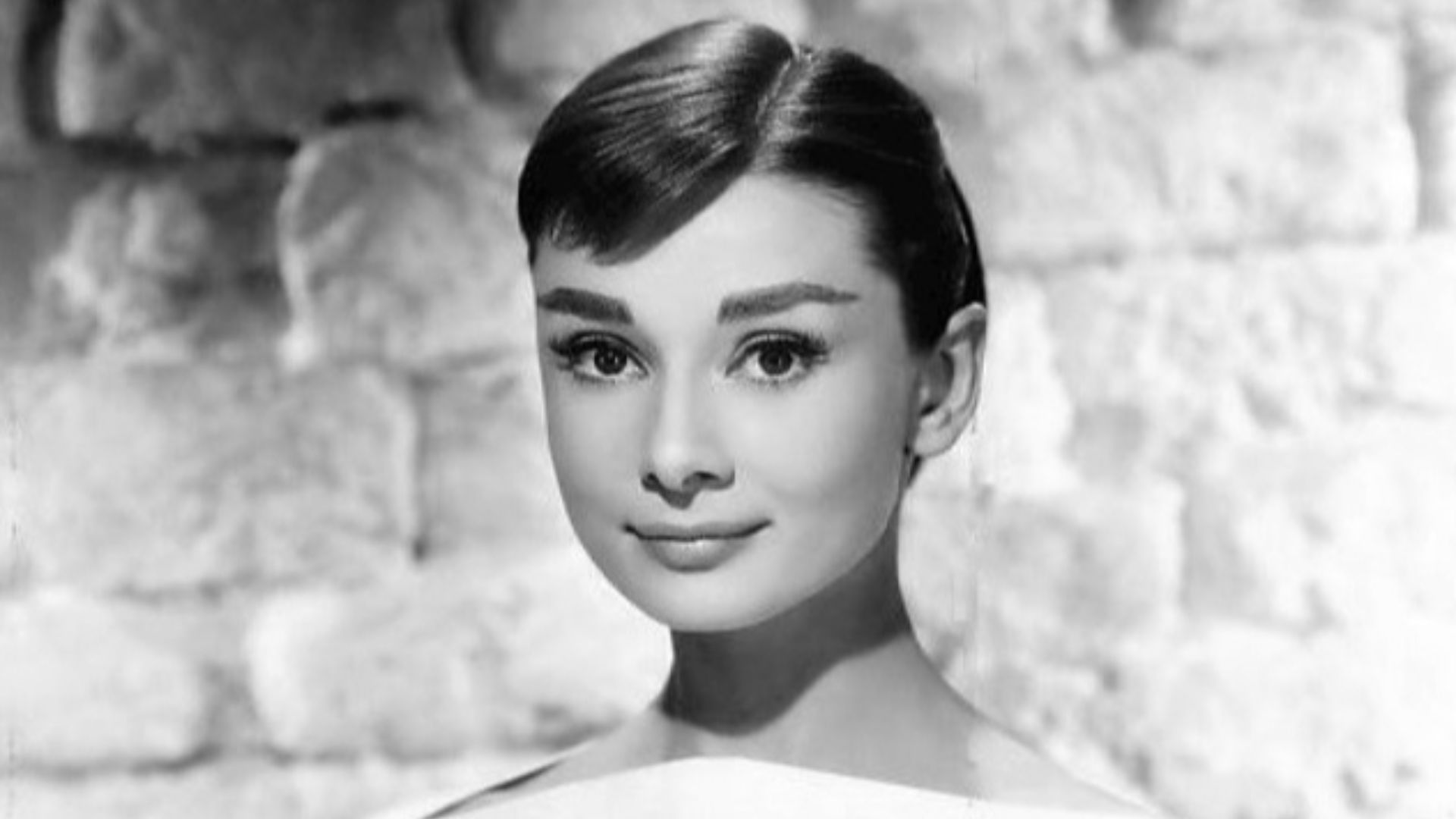 File:Audrey Hepburn 1956 (2).jpg
