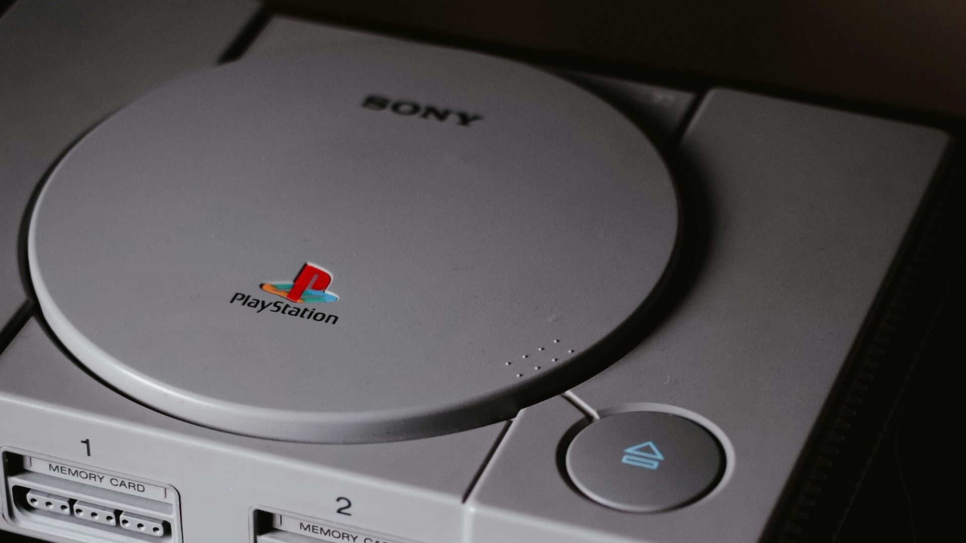 photo of closed Sony PS1 with DualShock 1
