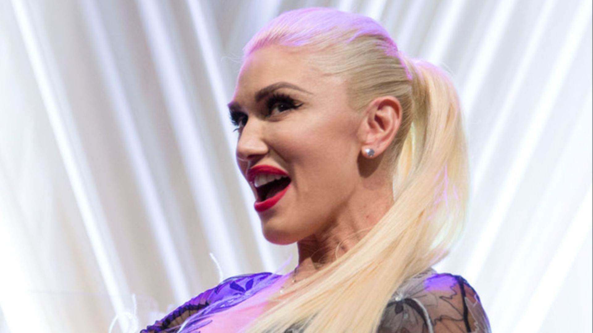 File:Barack Obama and Gwen Stefani State Dinner performance (cropped).jpg