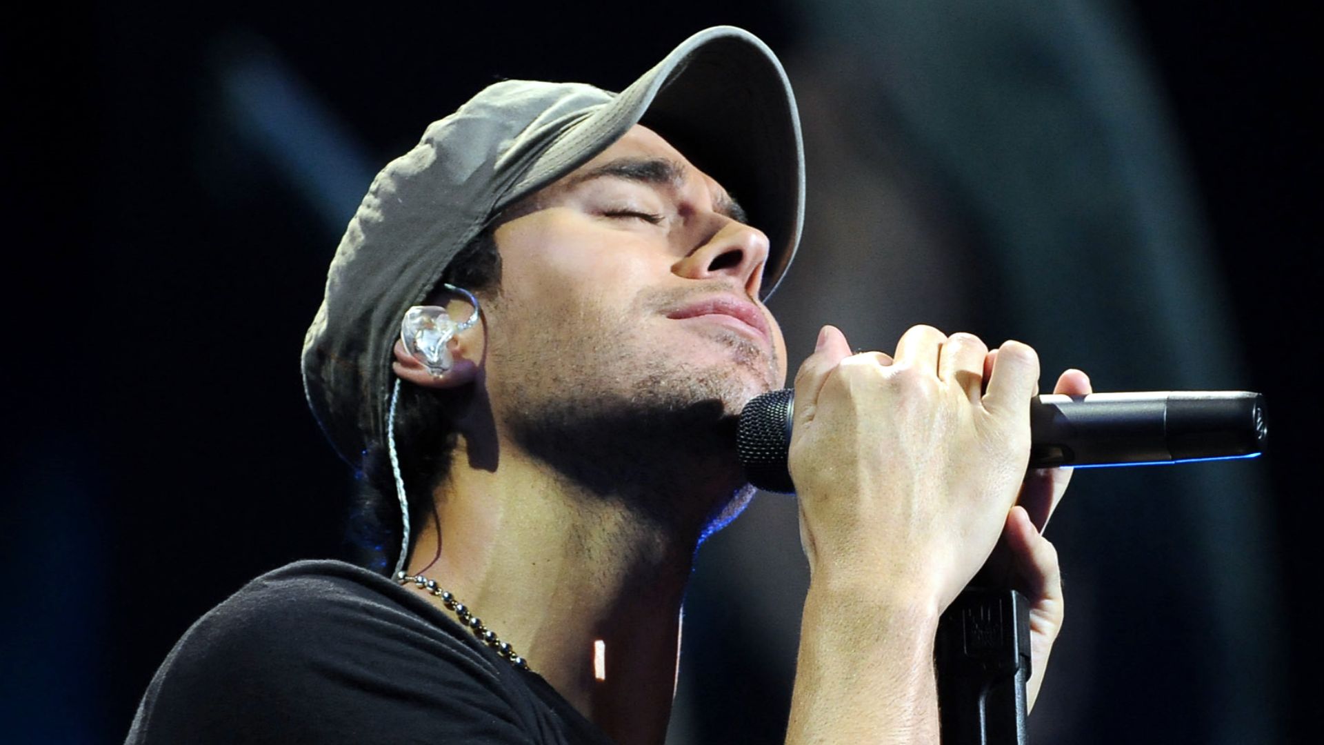 File:Enrique Iglesias 2010.jpg