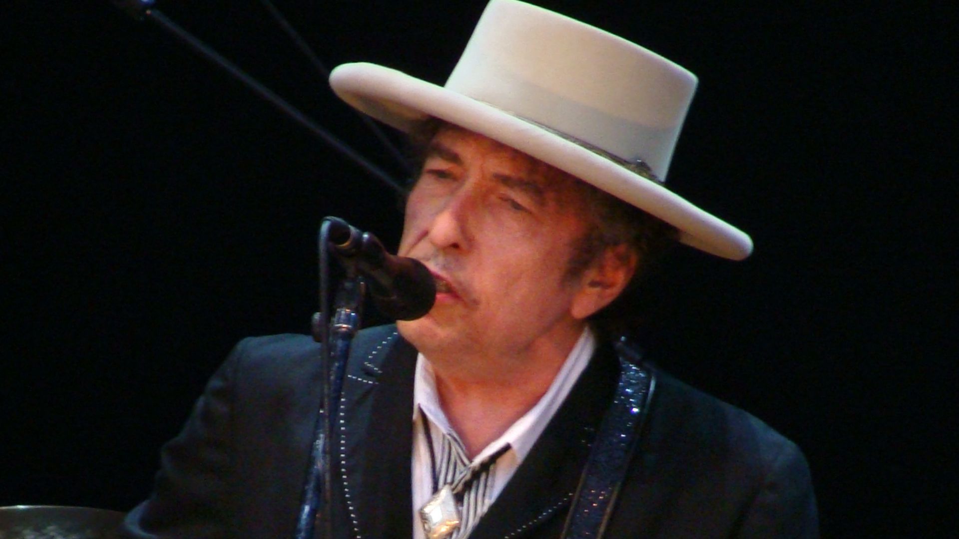 File:Bob Dylan - Azkena Rock Festival 2010 2.jpg