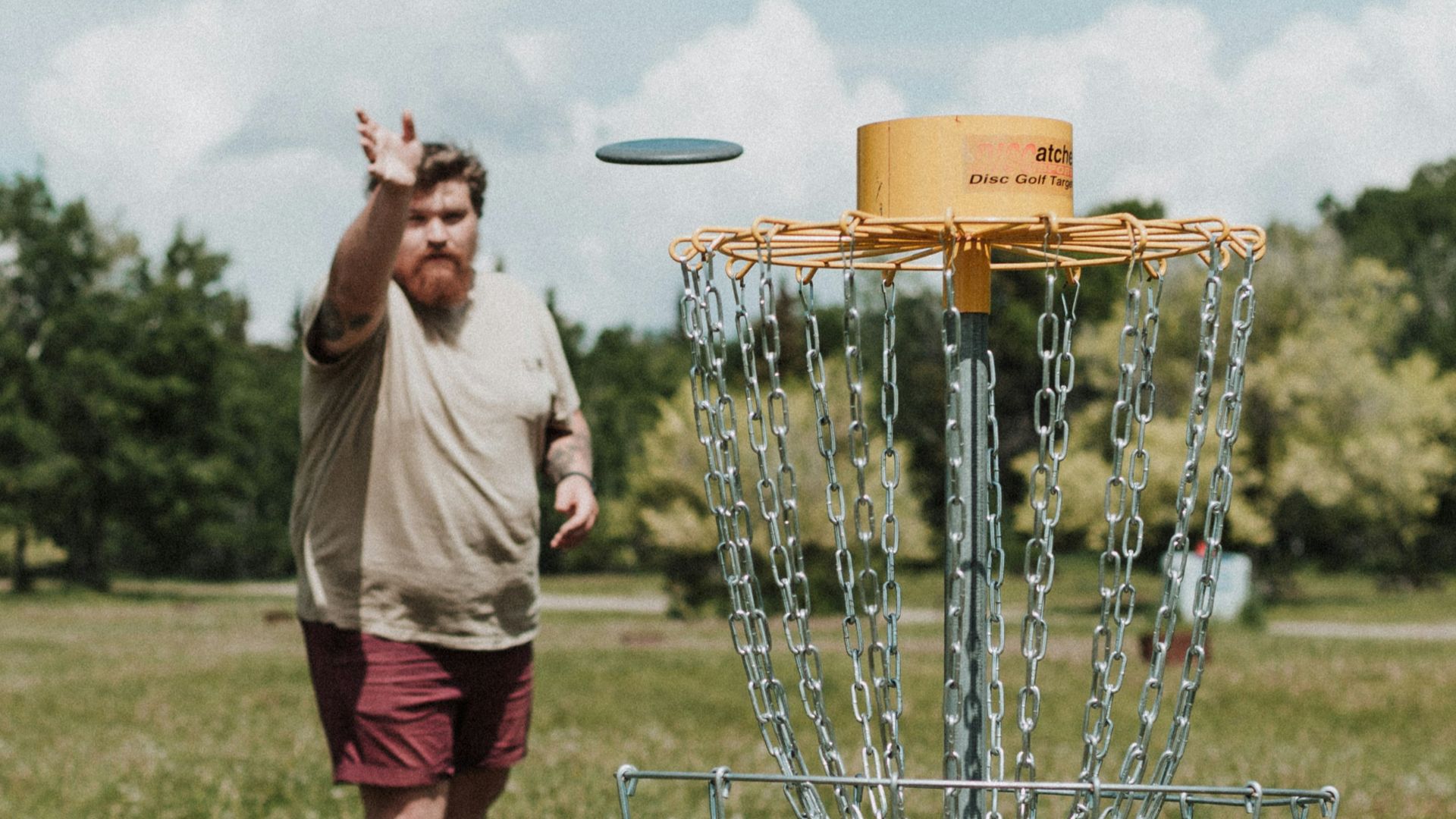a person throwing a frisbee