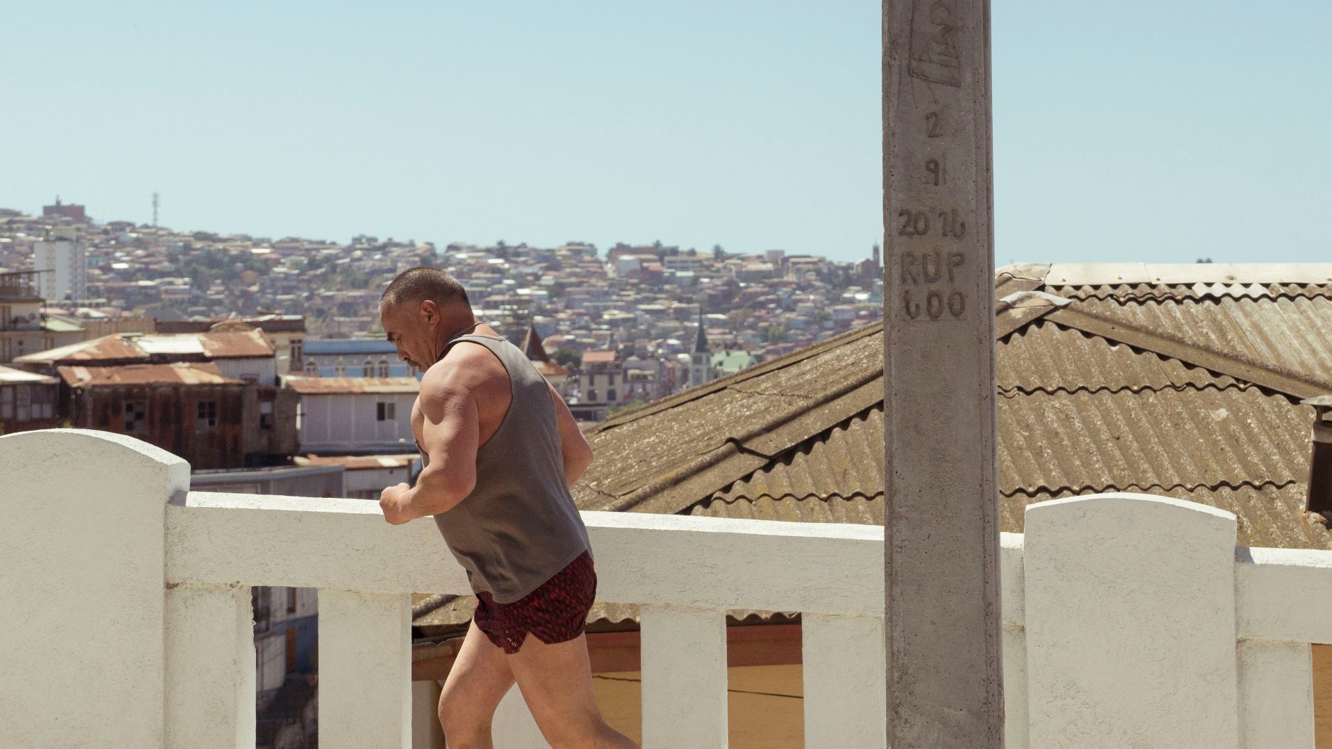 man wearing gray tank top