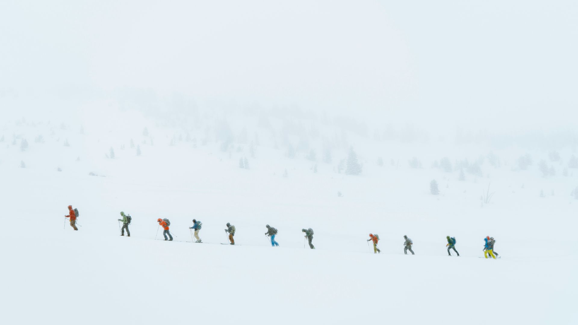 people ice skating on snow grund