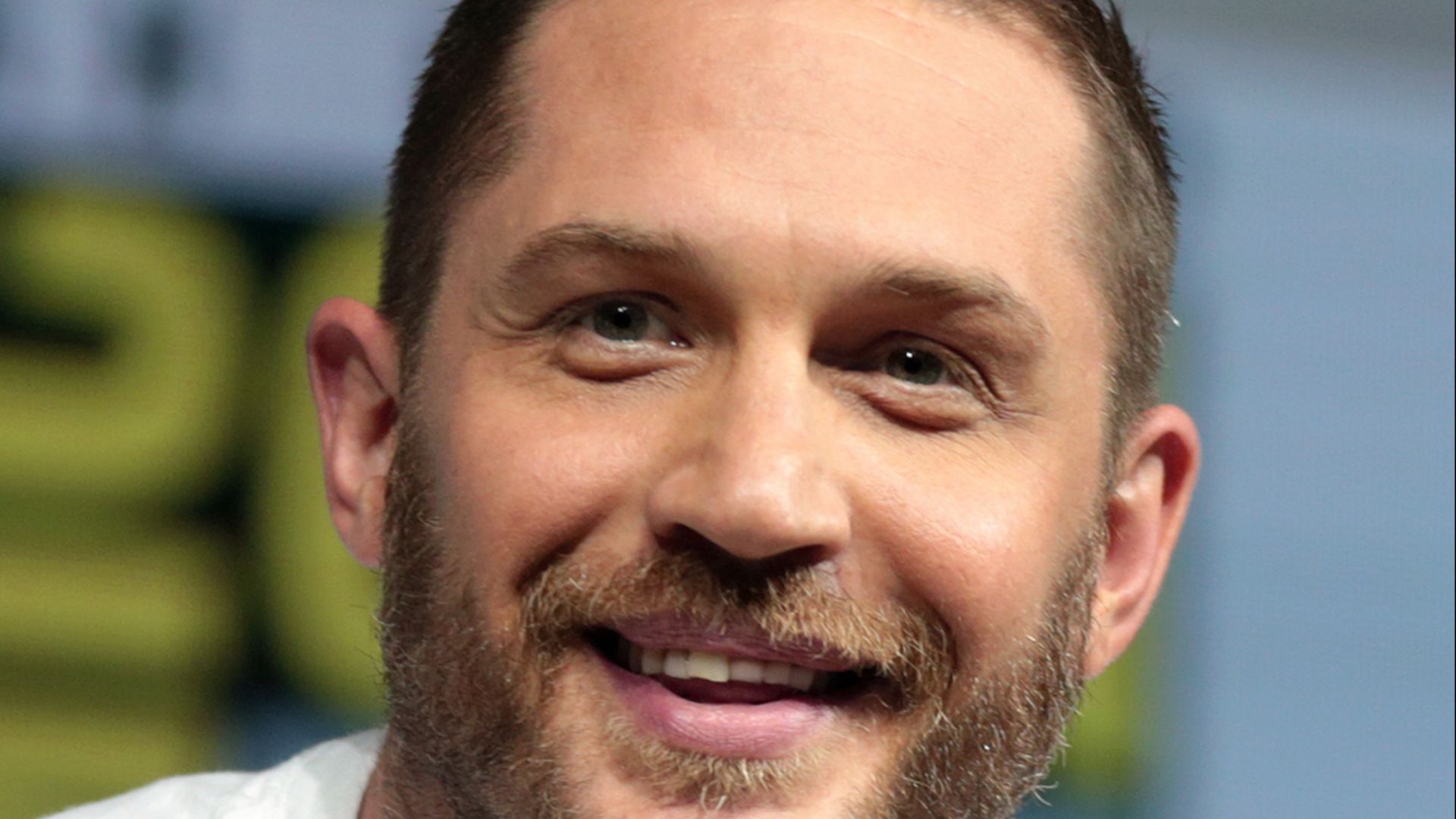 File:Tom Hardy by Gage Skidmore in 2018.jpg