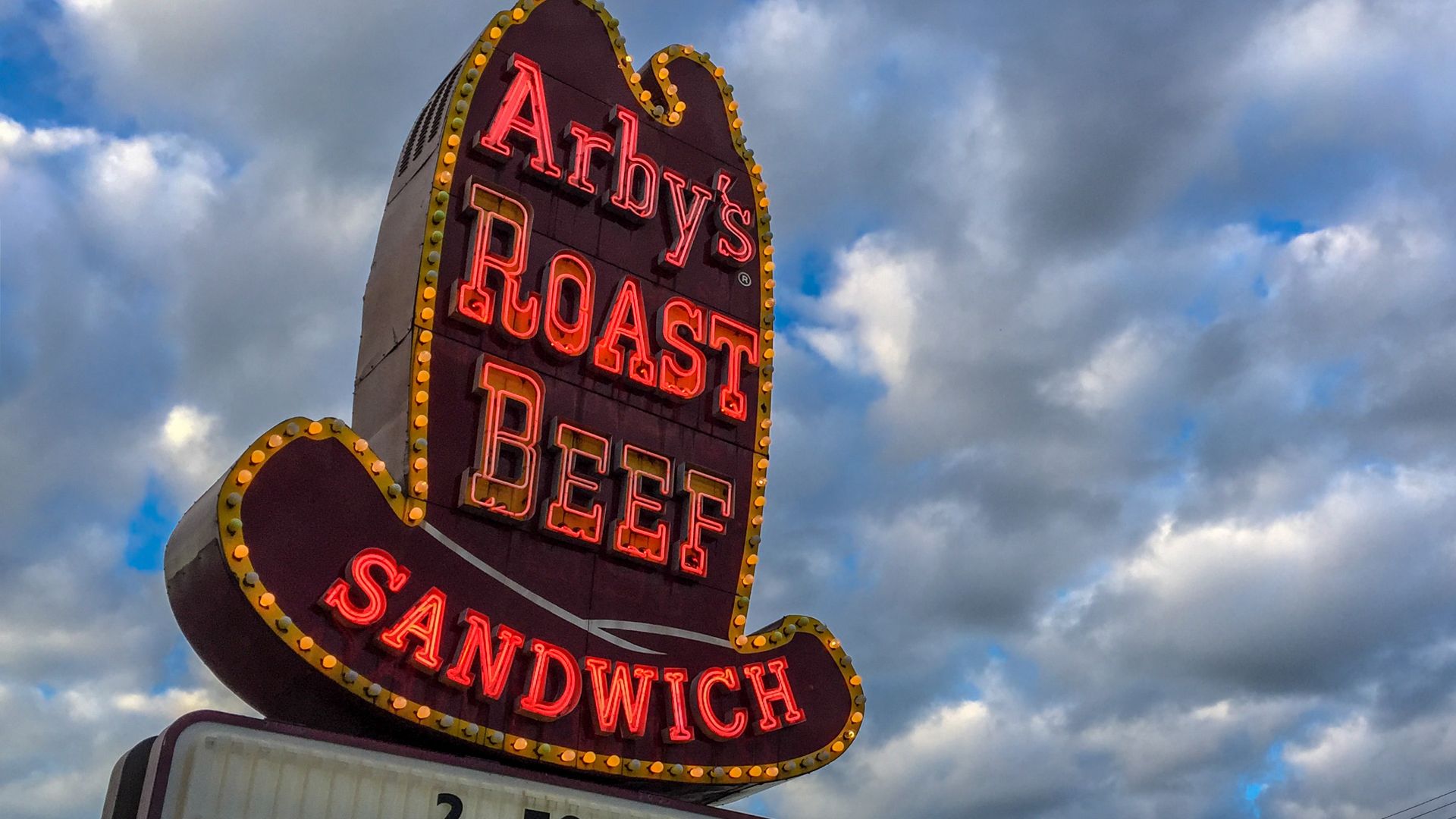 File:Arby's Big Hat sign.jpg
