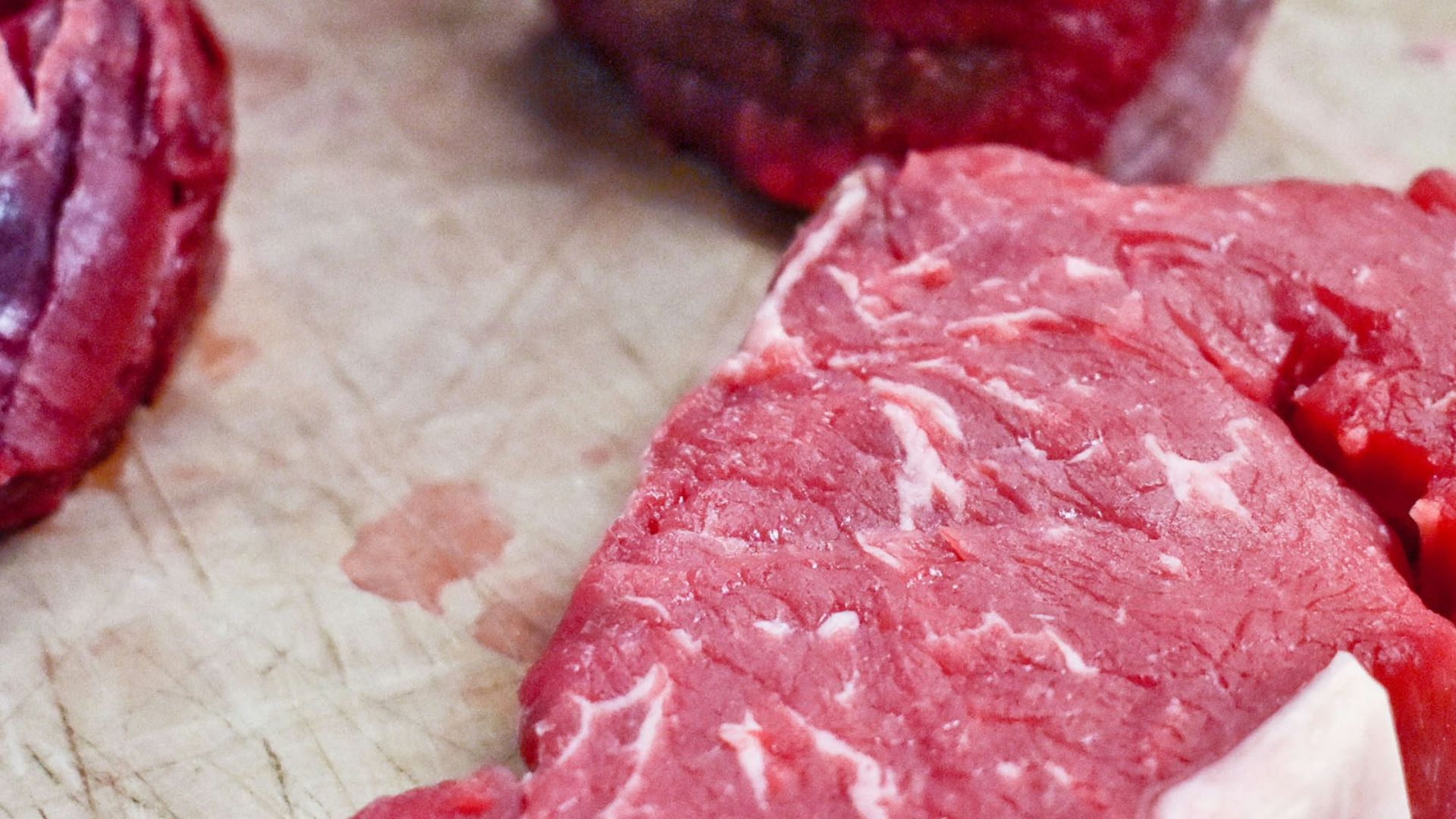 a bunch of raw meat on a cutting board