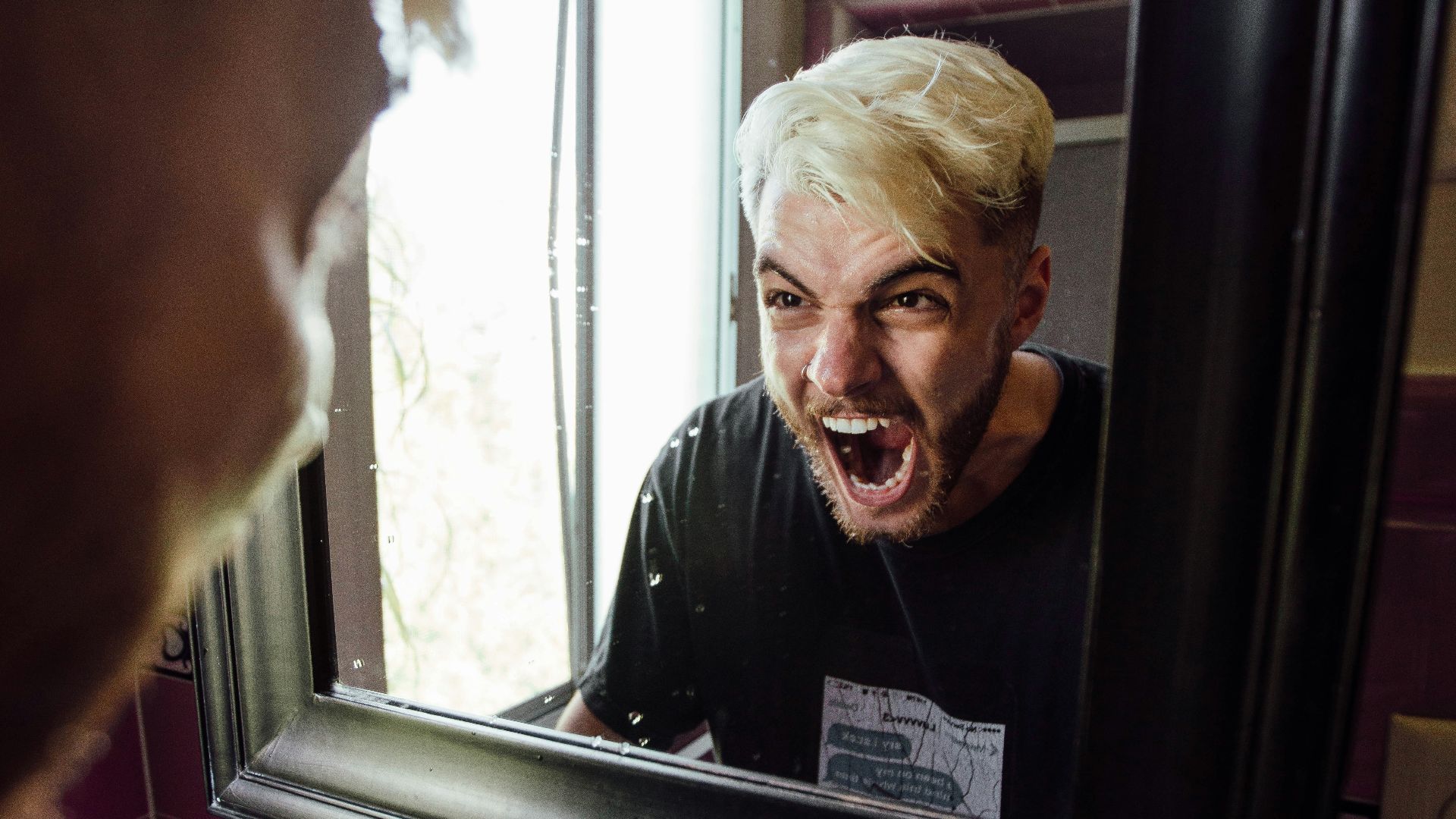 man in black crew neck shirt