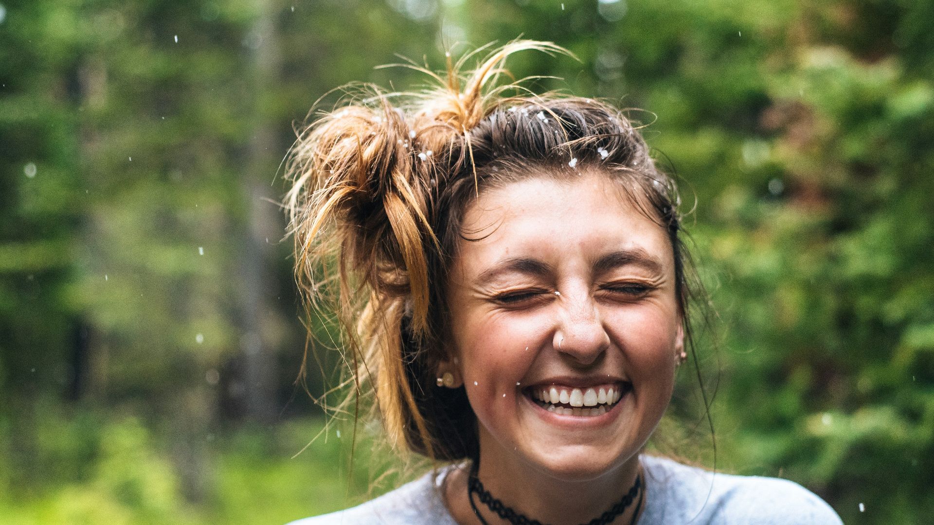 woman smiling near tree outdoor during daytime