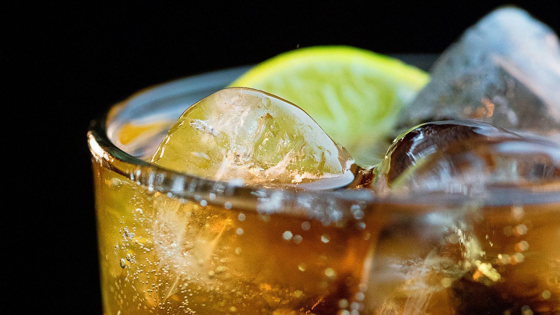 clear drinking glass with ice cubes and lemon